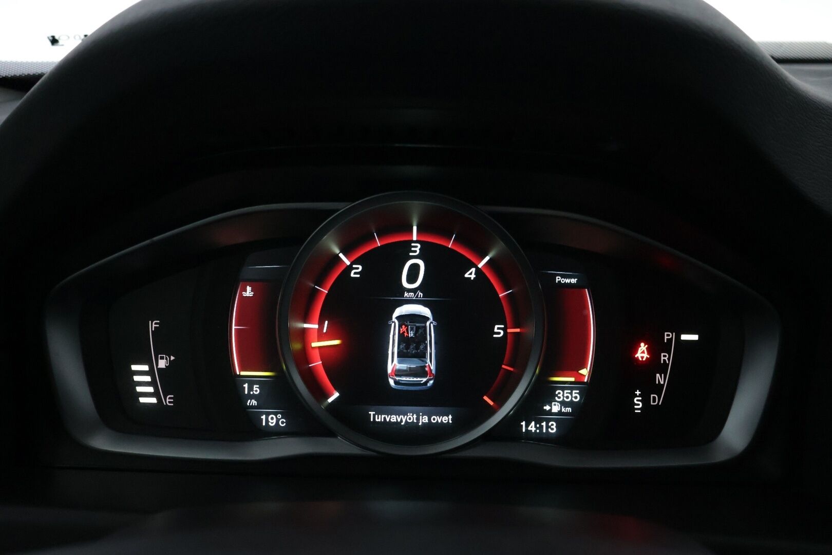 Volvo V70 2015 D4 AWD Momentum aut *Webasto / Koukku / Ratinlämmitin / Puolinahka / VOC / Parkkitutka* - 2x Renkaat ja Vanteet / Hyvin huollettu / Todella siistikuntoinen!