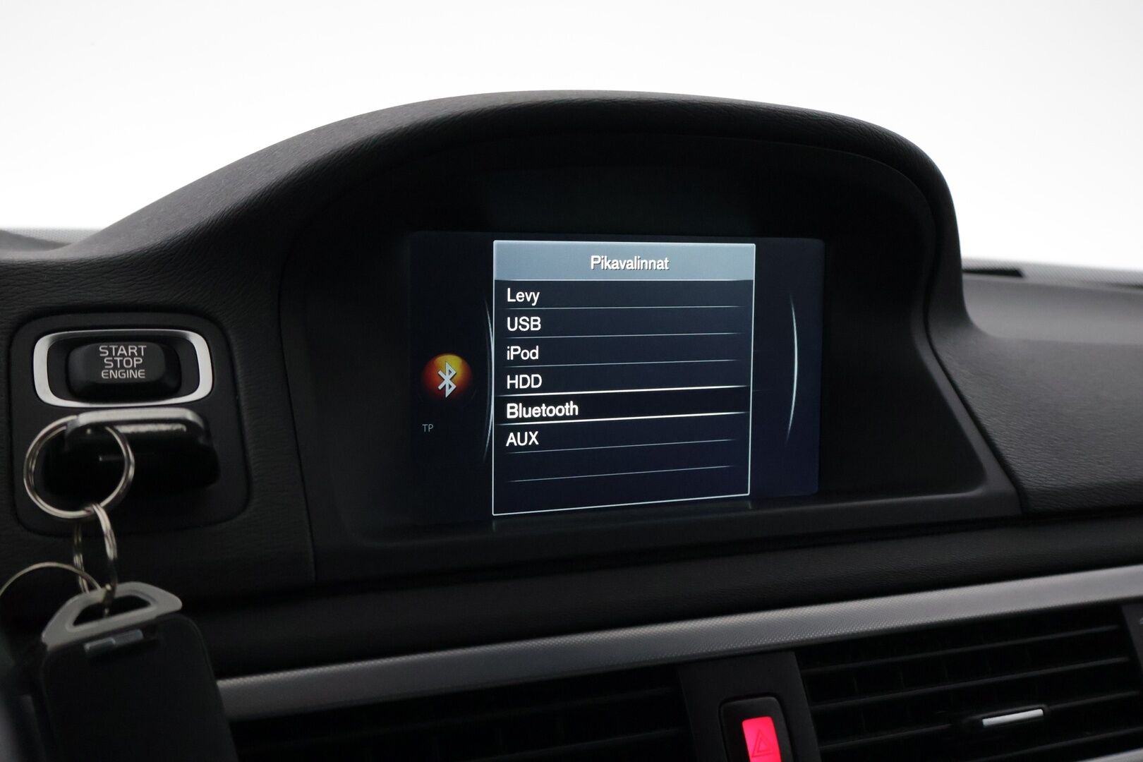 Volvo V70 2015 D4 AWD Momentum aut *Webasto / Koukku / Ratinlämmitin / Puolinahka / VOC / Parkkitutka* - 2x Renkaat ja Vanteet / Hyvin huollettu / Todella siistikuntoinen!