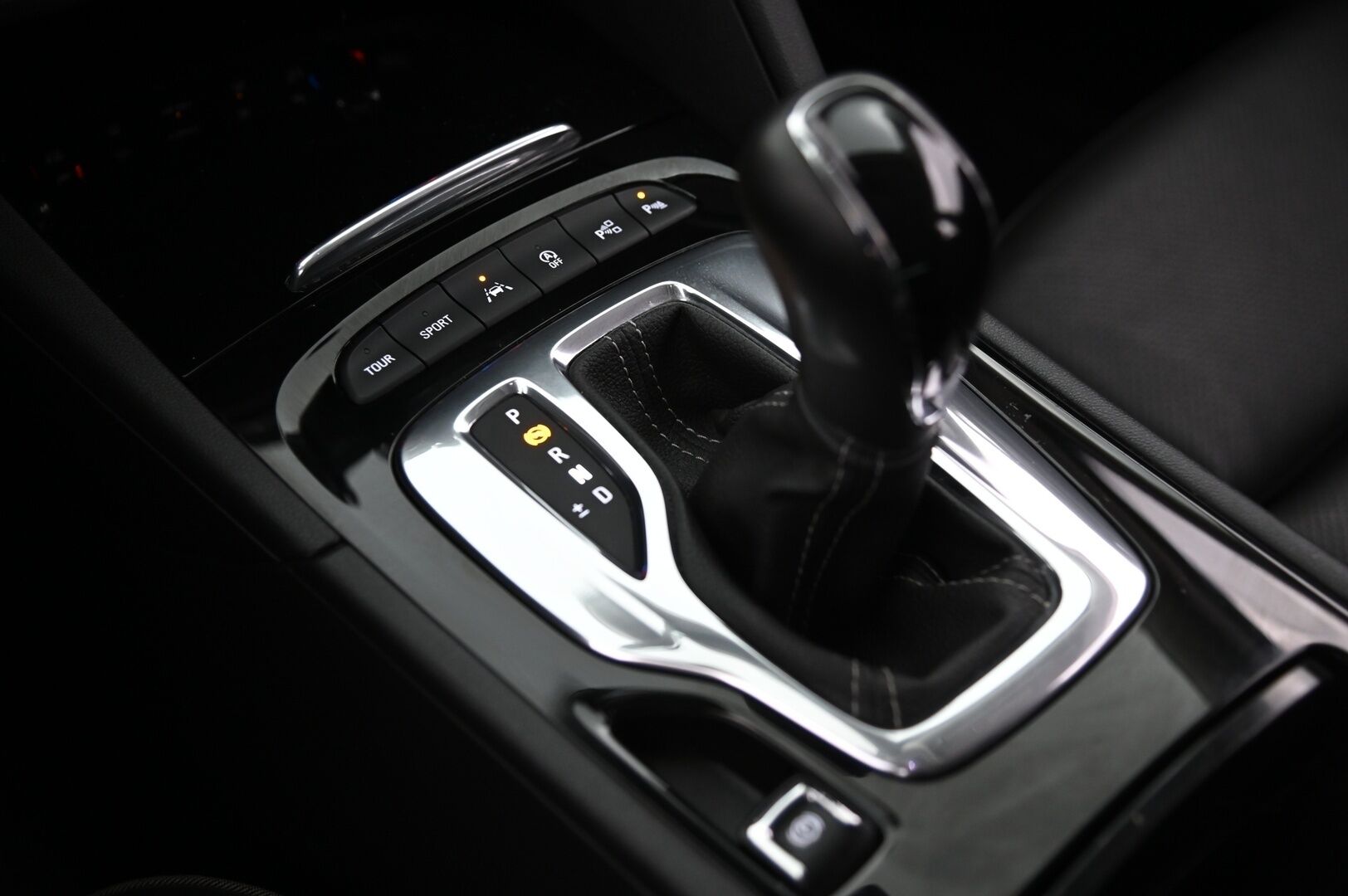 Opel Insignia 2018 MYYDÄÄN HUUTOKAUPAT.COM - / Webasto / ACC / 360-kamera / HUD / Vetokoukku / Nahkasisusta / Ilmastoidut etuistuimet / 