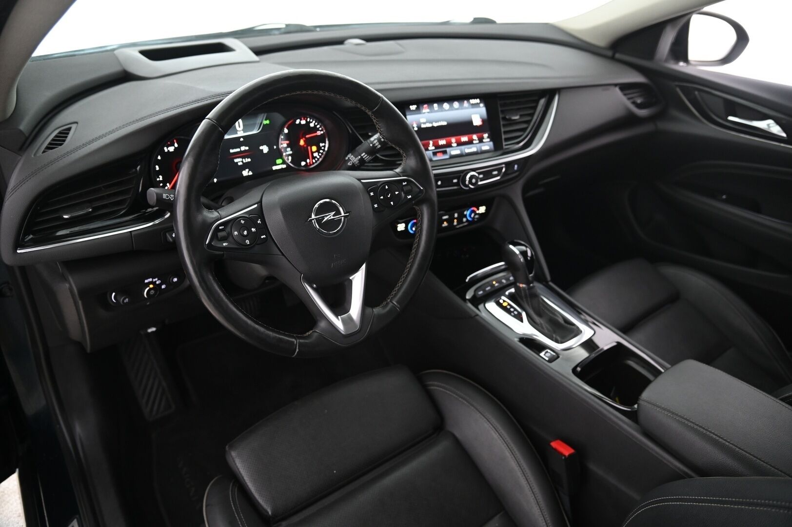 Opel Insignia 2018 MYYDÄÄN HUUTOKAUPAT.COM - / Webasto / ACC / 360-kamera / HUD / Vetokoukku / Nahkasisusta / Ilmastoidut etuistuimet / 