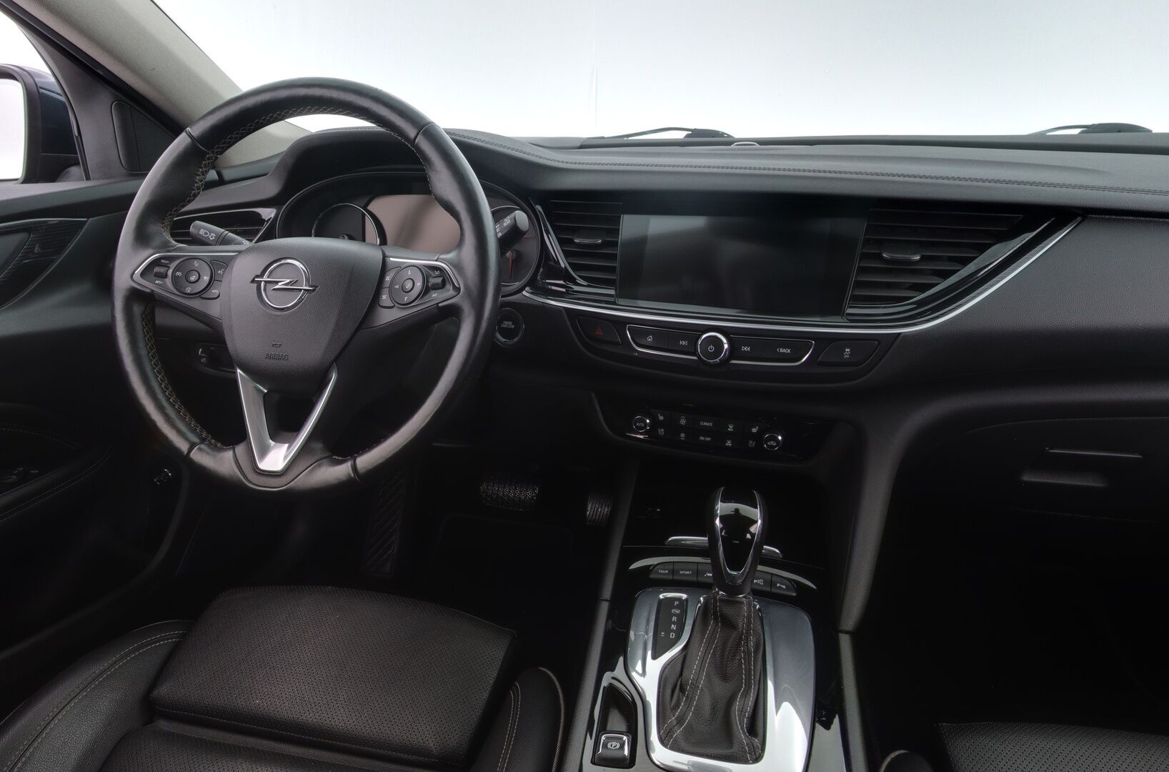 Opel Insignia 2018 MYYDÄÄN HUUTOKAUPAT.COM - / Webasto / ACC / 360-kamera / HUD / Vetokoukku / Nahkasisusta / Ilmastoidut etuistuimet / 
