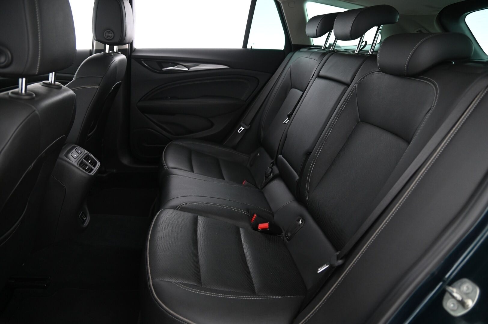 Opel Insignia 2018 MYYDÄÄN HUUTOKAUPAT.COM - / Webasto / ACC / 360-kamera / HUD / Vetokoukku / Nahkasisusta / Ilmastoidut etuistuimet / 