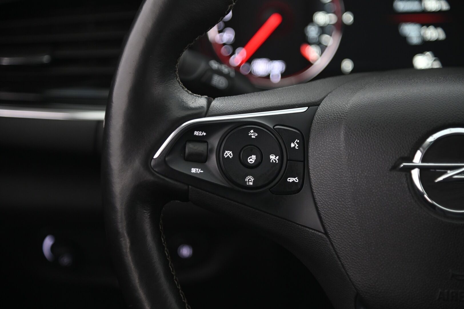 Opel Insignia 2018 MYYDÄÄN HUUTOKAUPAT.COM - / Webasto / ACC / 360-kamera / HUD / Vetokoukku / Nahkasisusta / Ilmastoidut etuistuimet / 