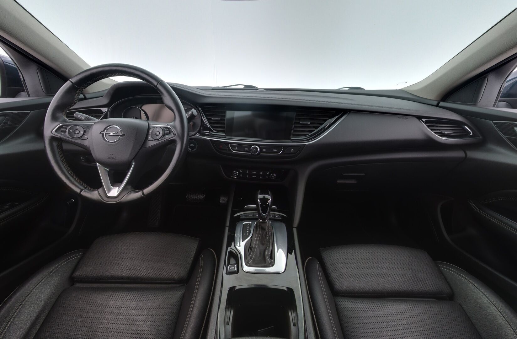 Opel Insignia 2018 MYYDÄÄN HUUTOKAUPAT.COM - / Webasto / ACC / 360-kamera / HUD / Vetokoukku / Nahkasisusta / Ilmastoidut etuistuimet / 