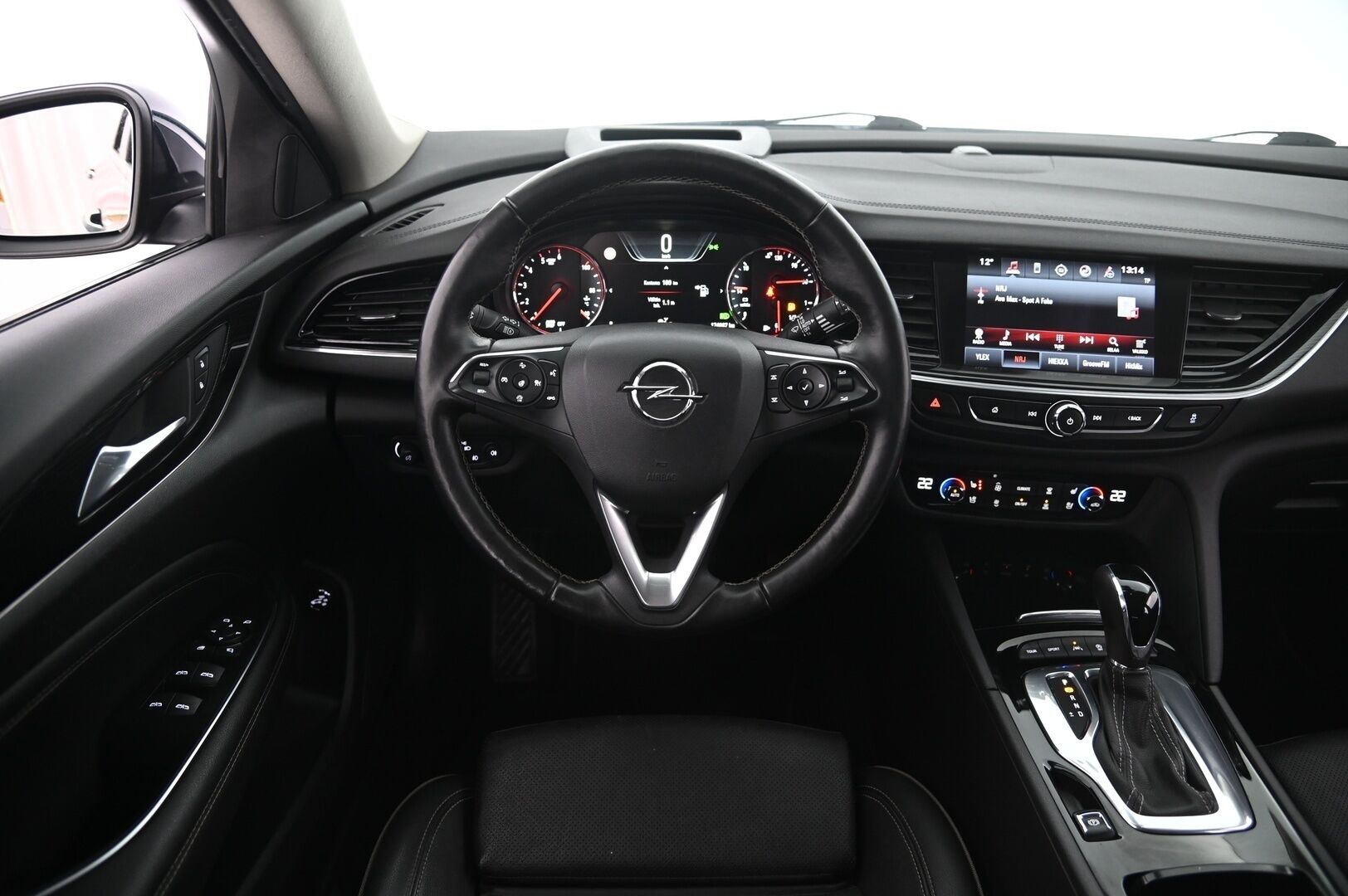 Opel Insignia 2018 MYYDÄÄN HUUTOKAUPAT.COM - / Webasto / ACC / 360-kamera / HUD / Vetokoukku / Nahkasisusta / Ilmastoidut etuistuimet / 