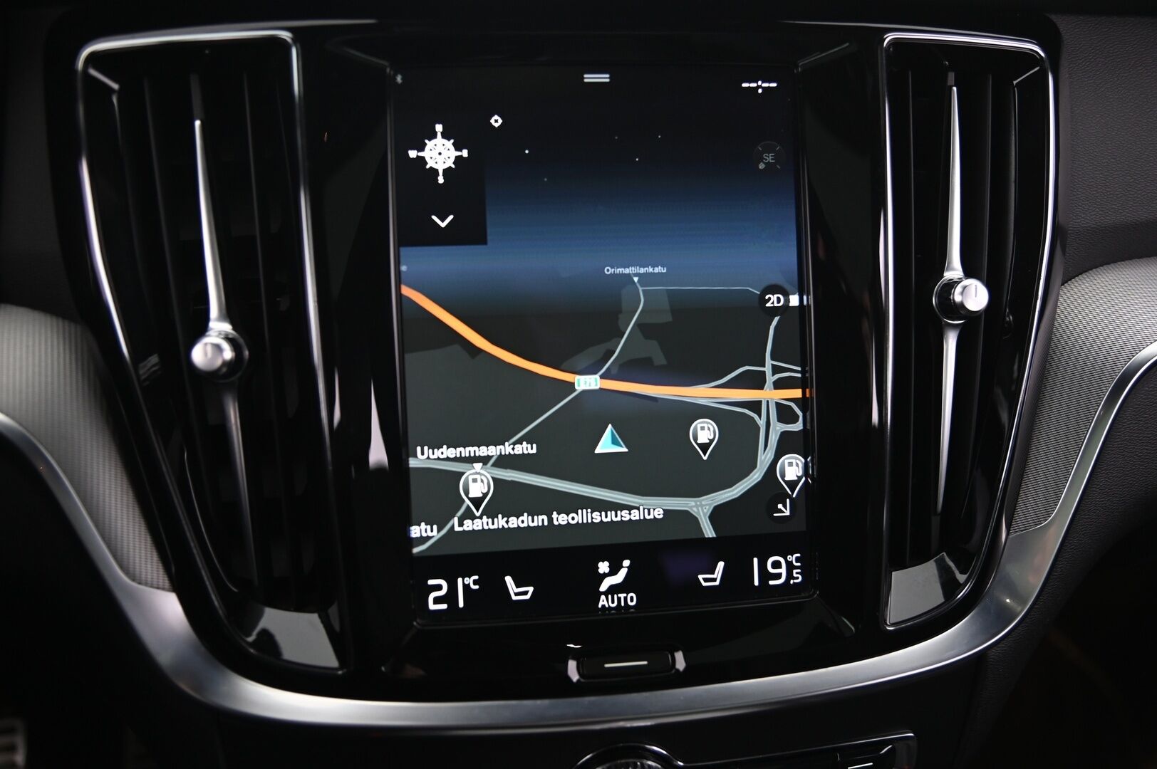 Volvo V60 2021 B4 D-MHEV R-Design *Webasto / HarmanKardon / ACC / P-Kamera / Keyless / Blis / Koukku / Panorama / Muistipenkit * - Jakopää tehty 08/25 / Erittäin siisti / 2x Avain / Nahkasisusta 