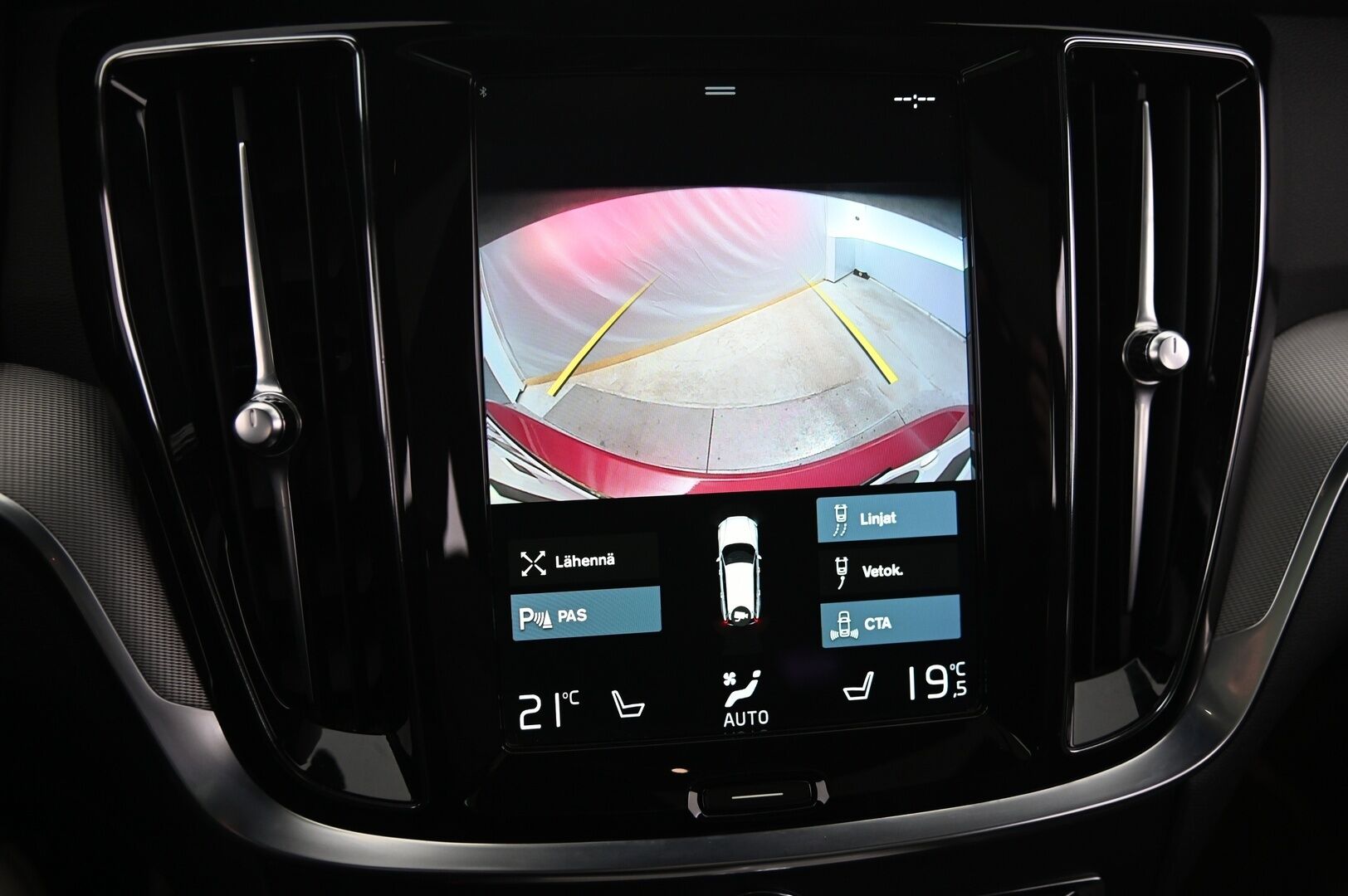 Volvo V60 2021 B4 D-MHEV R-Design *Webasto / HarmanKardon / ACC / P-Kamera / Keyless / Blis / Koukku / Panorama / Muistipenkit * - Jakopää tehty 08/25 / Erittäin siisti / 2x Avain / Nahkasisusta 