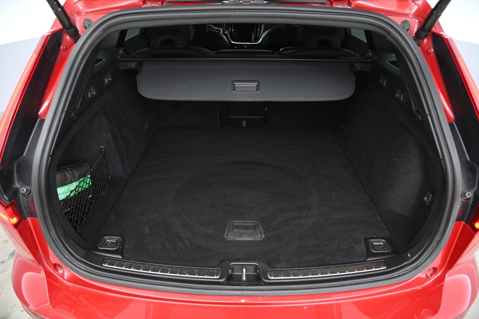 Volvo V60 2021 B4 D-MHEV R-Design *Webasto / HarmanKardon / ACC / P-Kamera / Keyless / Blis / Koukku / Panorama / Muistipenkit * - Jakopää tehty 08/25 / Erittäin siisti / 2x Avain / Nahkasisusta 