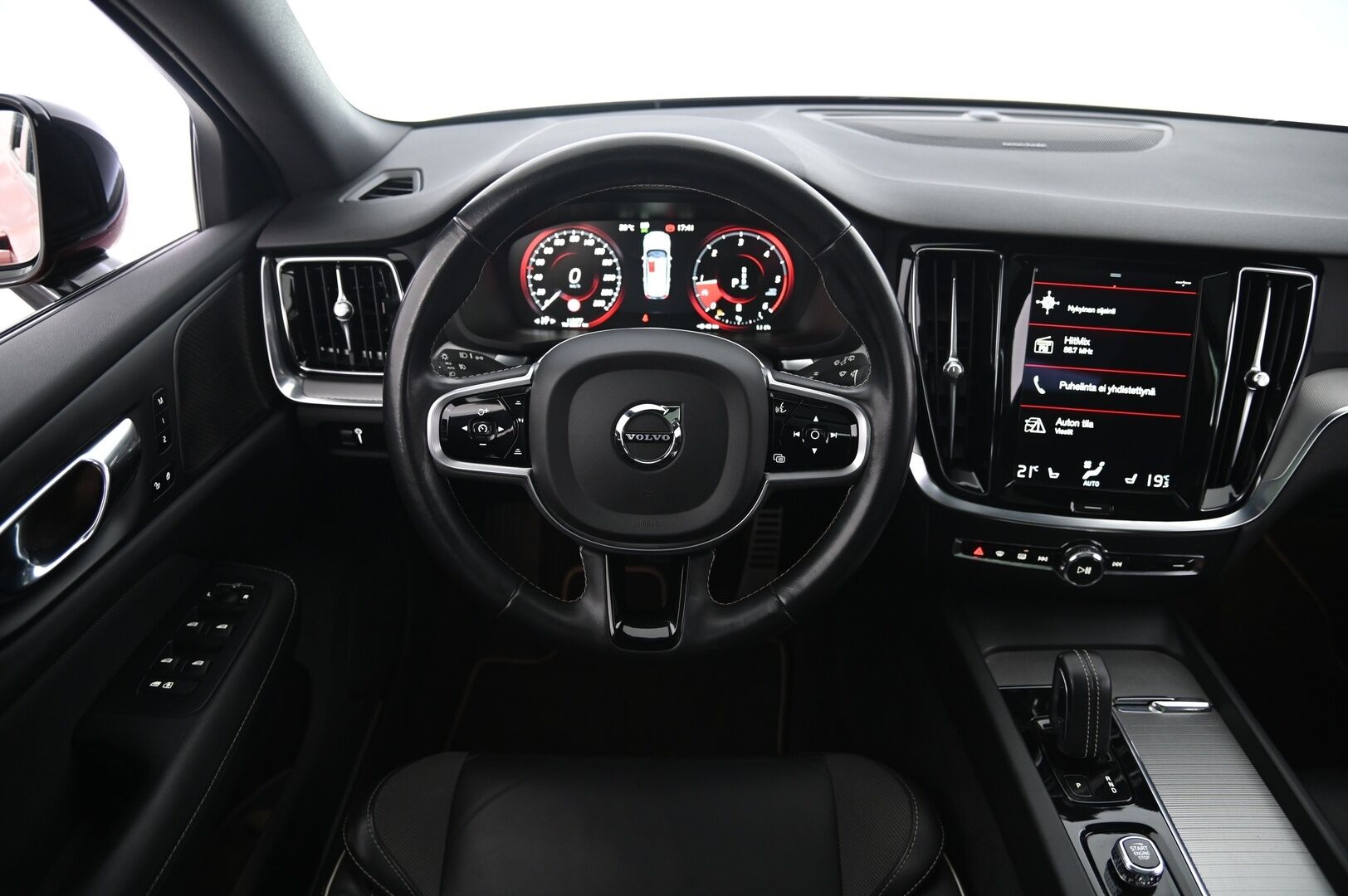 Volvo V60 2021 B4 D-MHEV R-Design *Webasto / HarmanKardon / ACC / P-Kamera / Keyless / Blis / Koukku / Panorama / Muistipenkit * - Jakopää tehty 08/25 / Erittäin siisti / 2x Avain / Nahkasisusta 