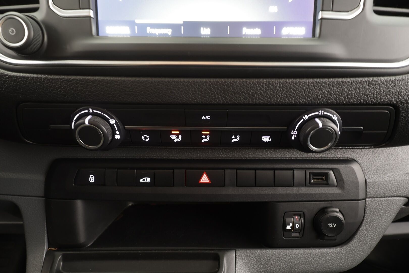 Opel Vivaro-e 2022 Van L Comfort 136 hv automaatti 75 kWh - | P.Kamera | Vakkari | Bluetooth | Katveavustin | Puolinahat | Ilmastointi | Penkinlämmittimet | 1-om Suomi-auto | Kahdet renkaat |