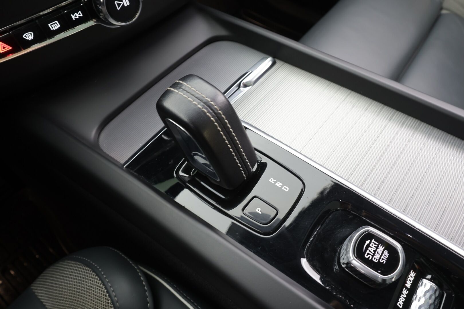 Volvo XC60 2021 T8 TwE AWD R-Design aut - Panorama | Bowers&Wilkins | Webasto | Koukku | ACC | Full-LED | 360-Kamera | Nahka-Alcantara Muistipenkki 
