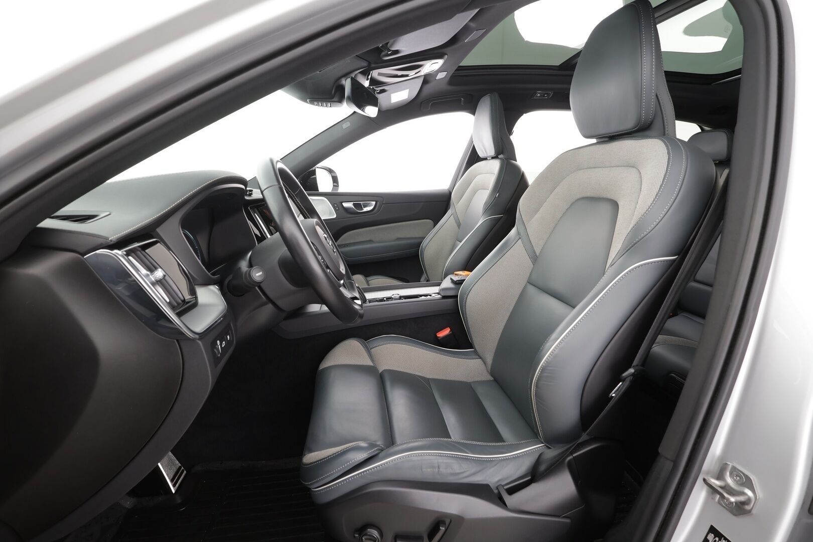 Volvo XC60 2021 T8 TwE AWD R-Design aut - Panorama | Bowers&Wilkins | Webasto | Koukku | ACC | Full-LED | 360-Kamera | Nahka-Alcantara Muistipenkki 