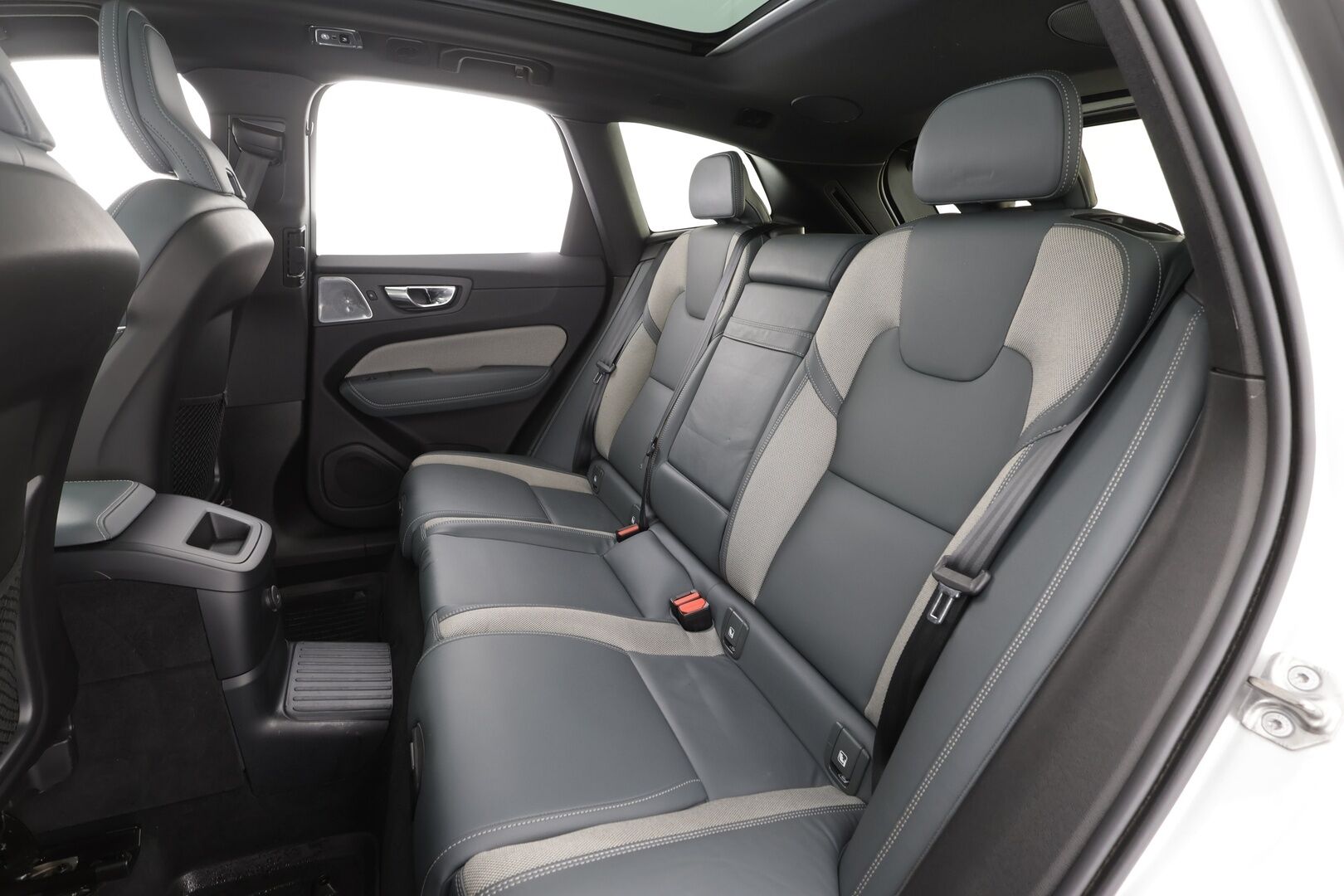 Volvo XC60 2021 T8 TwE AWD R-Design aut - Panorama | Bowers&Wilkins | Webasto | Koukku | ACC | Full-LED | 360-Kamera | Nahka-Alcantara Muistipenkki 