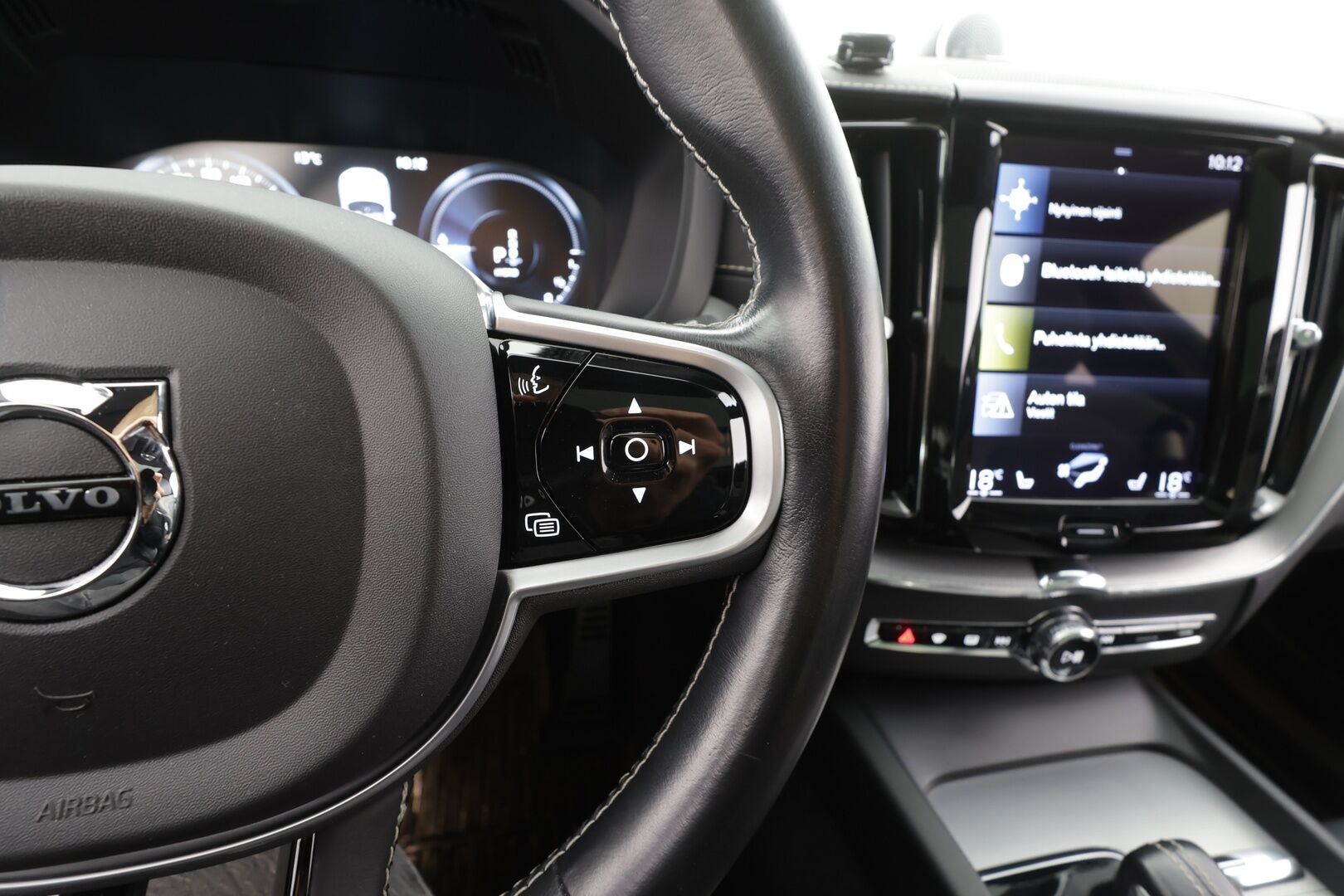 Volvo XC60 2021 T8 TwE AWD R-Design aut - Panorama | Bowers&Wilkins | Webasto | Koukku | ACC | Full-LED | 360-Kamera | Nahka-Alcantara Muistipenkki 