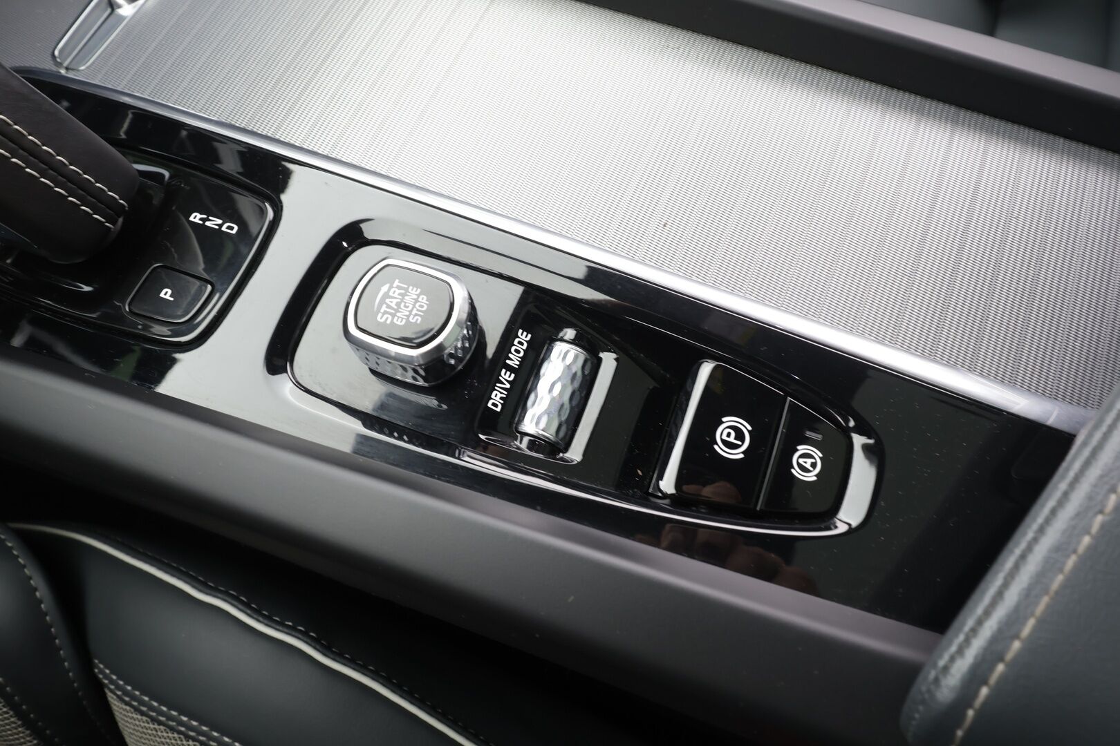 Volvo XC60 2021 T8 TwE AWD R-Design aut - Panorama | Bowers&Wilkins | Webasto | Koukku | ACC | Full-LED | 360-Kamera | Nahka-Alcantara Muistipenkki 