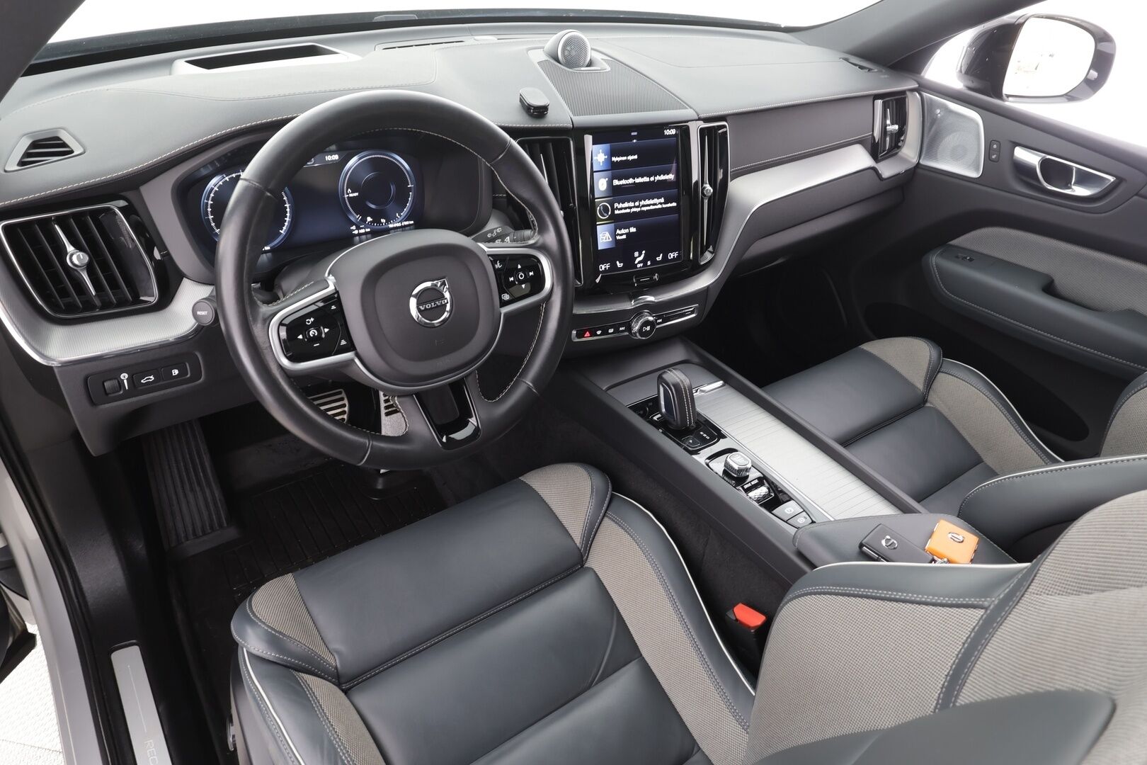 Volvo XC60 2021 T8 TwE AWD R-Design aut - Panorama | Bowers&Wilkins | Webasto | Koukku | ACC | Full-LED | 360-Kamera | Nahka-Alcantara Muistipenkki 
