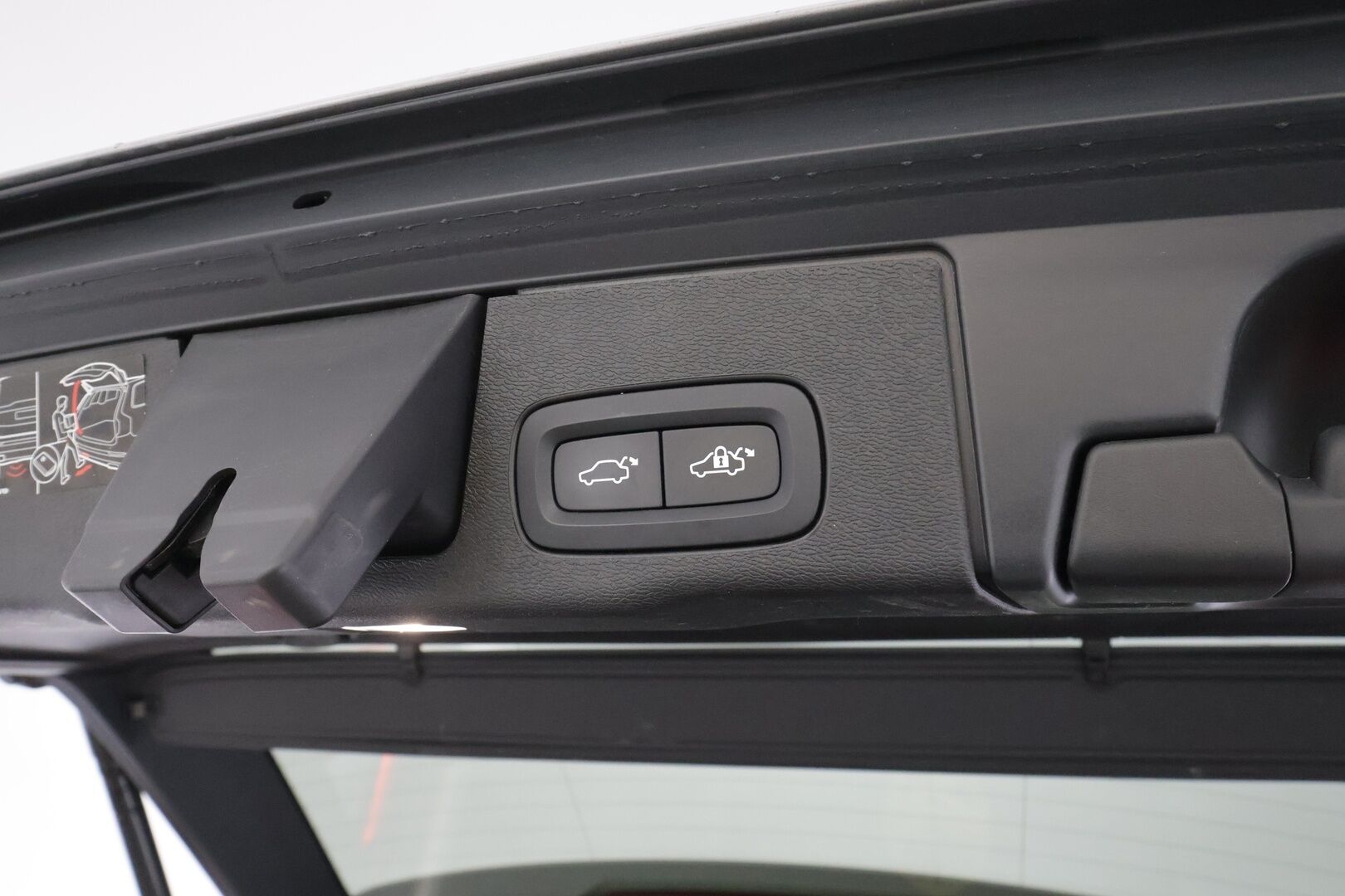 Volvo XC60 2021 T8 TwE AWD R-Design aut - Panorama | Bowers&Wilkins | Webasto | Koukku | ACC | Full-LED | 360-Kamera | Nahka-Alcantara Muistipenkki 