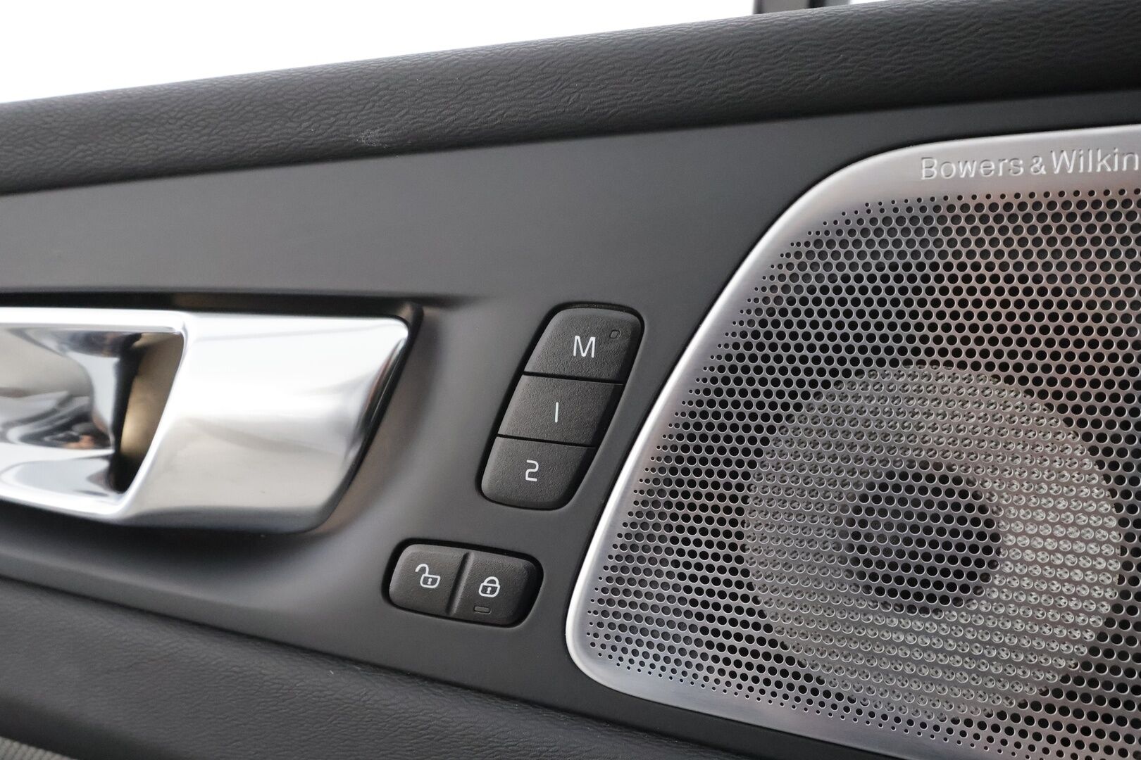 Volvo XC60 2021 T8 TwE AWD R-Design aut - Panorama | Bowers&Wilkins | Webasto | Koukku | ACC | Full-LED | 360-Kamera | Nahka-Alcantara Muistipenkki 