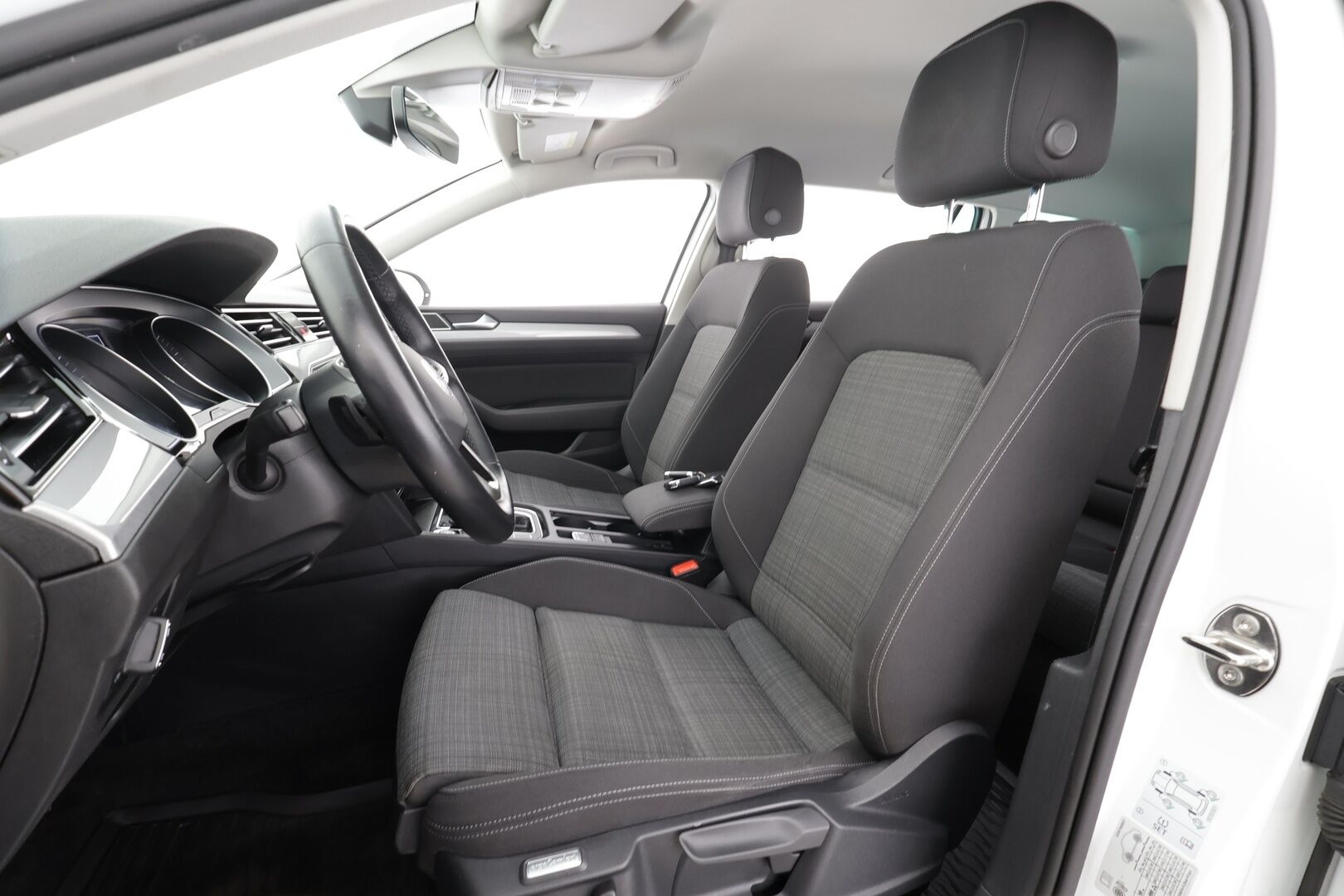 Volkswagen Passat 2022 Style Business 2,0 Tdi Scr 110 Kw Dsg ** ACC / Webasto / P-Kamera / Koukku / LED ** - 1.om Suomi-auto / 2x vanteet / Keyless