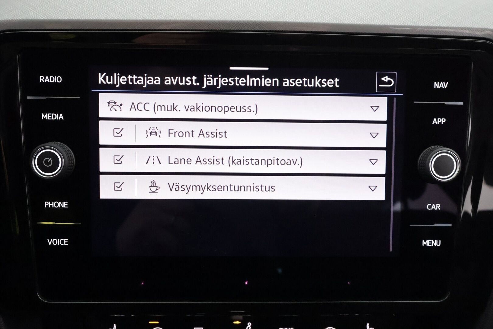 Volkswagen Passat 2022 Style Business 2,0 TDI 110kW DSG * ACC / Webasto / P-Kamera / Koukku / LED * - 1.om Suomi-auto / 2x vanteet / Keyless