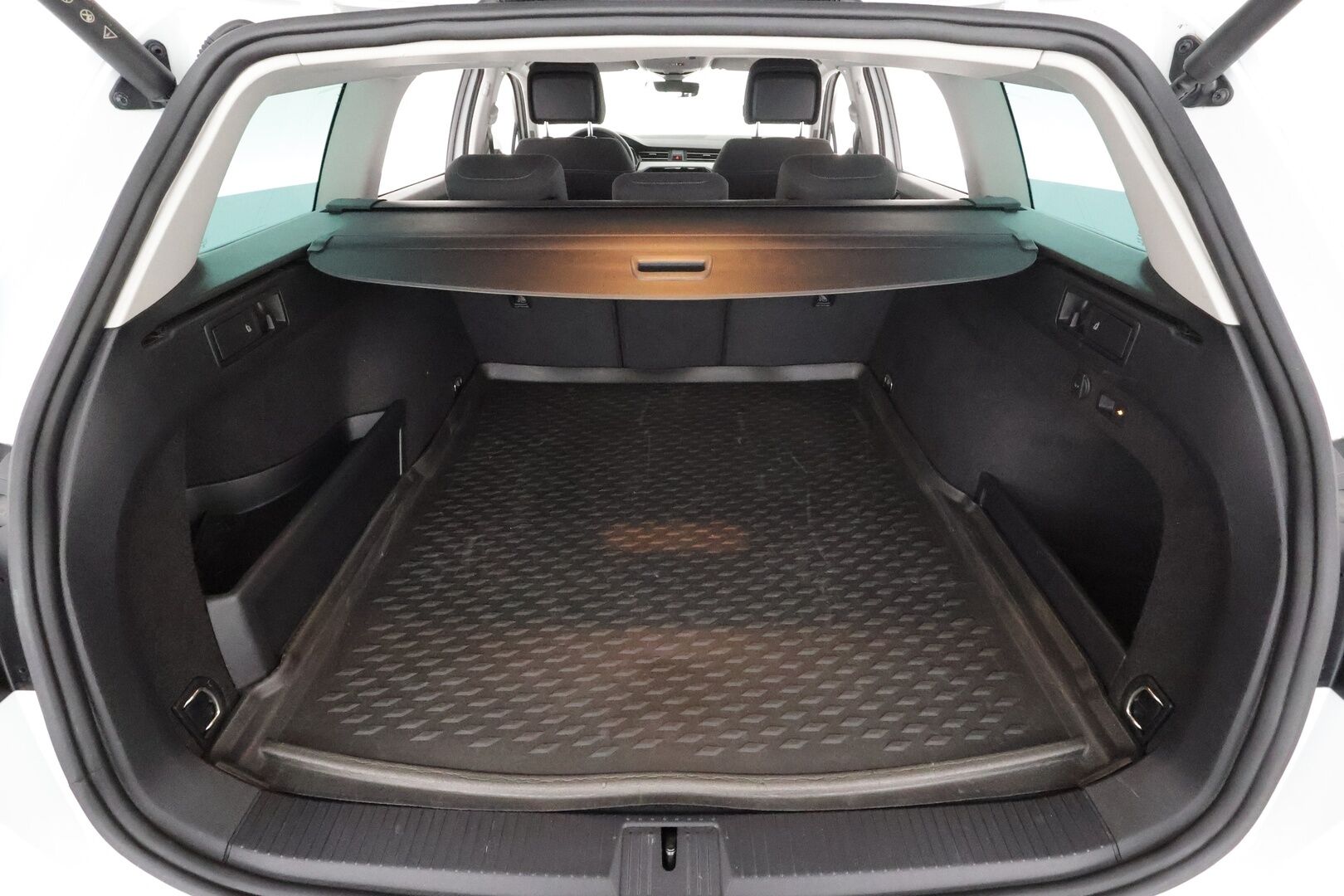 Volkswagen Passat 2022 Style Business 2,0 TDI 110kW DSG * ACC / Webasto / P-Kamera / Koukku / LED * - 1.om Suomi-auto / 2x vanteet / Keyless