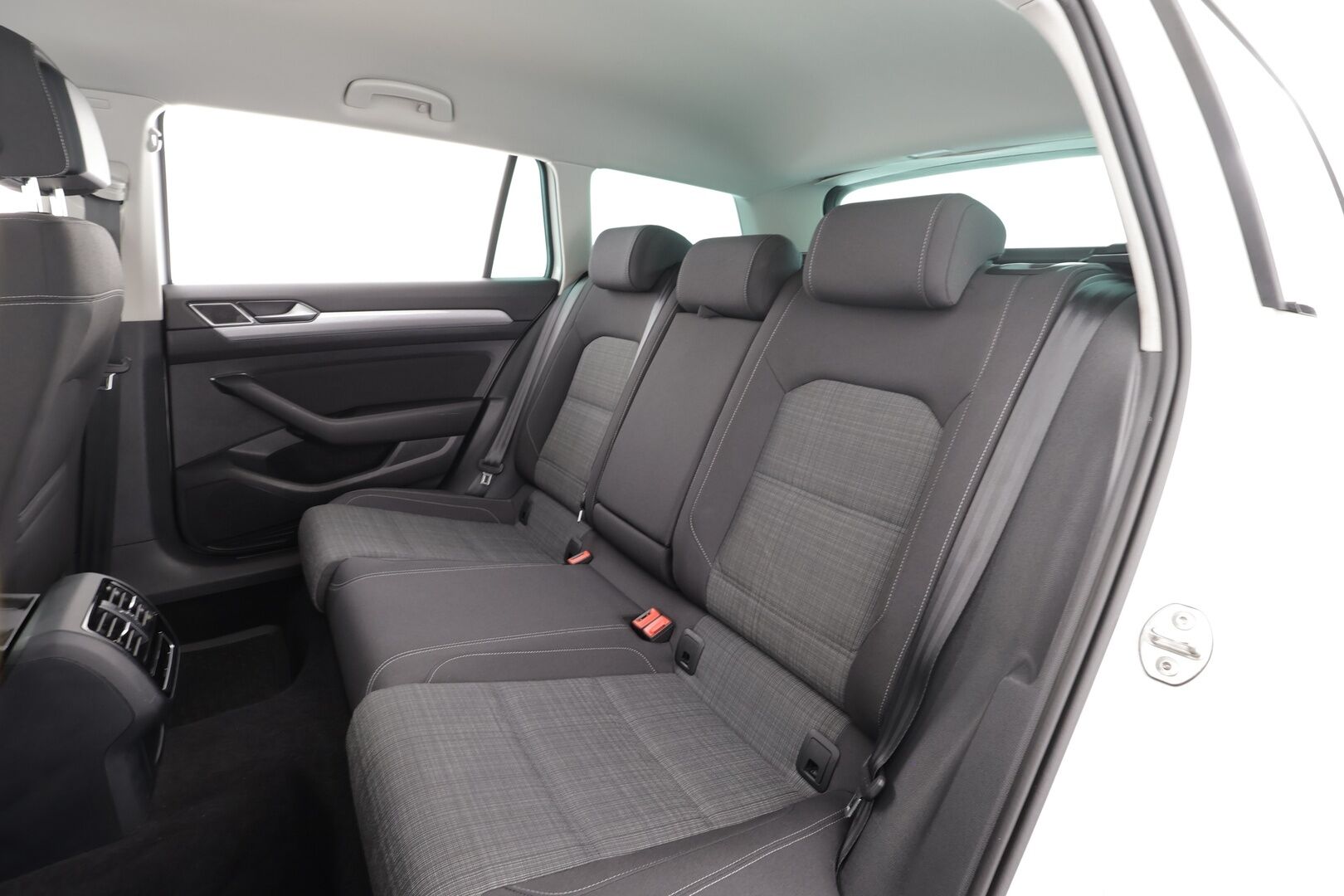 Volkswagen Passat 2022 Style Business 2,0 Tdi Scr 110 Kw Dsg ** ACC / Webasto / P-Kamera / Koukku / LED ** - 1.om Suomi-auto / 2x vanteet / Keyless