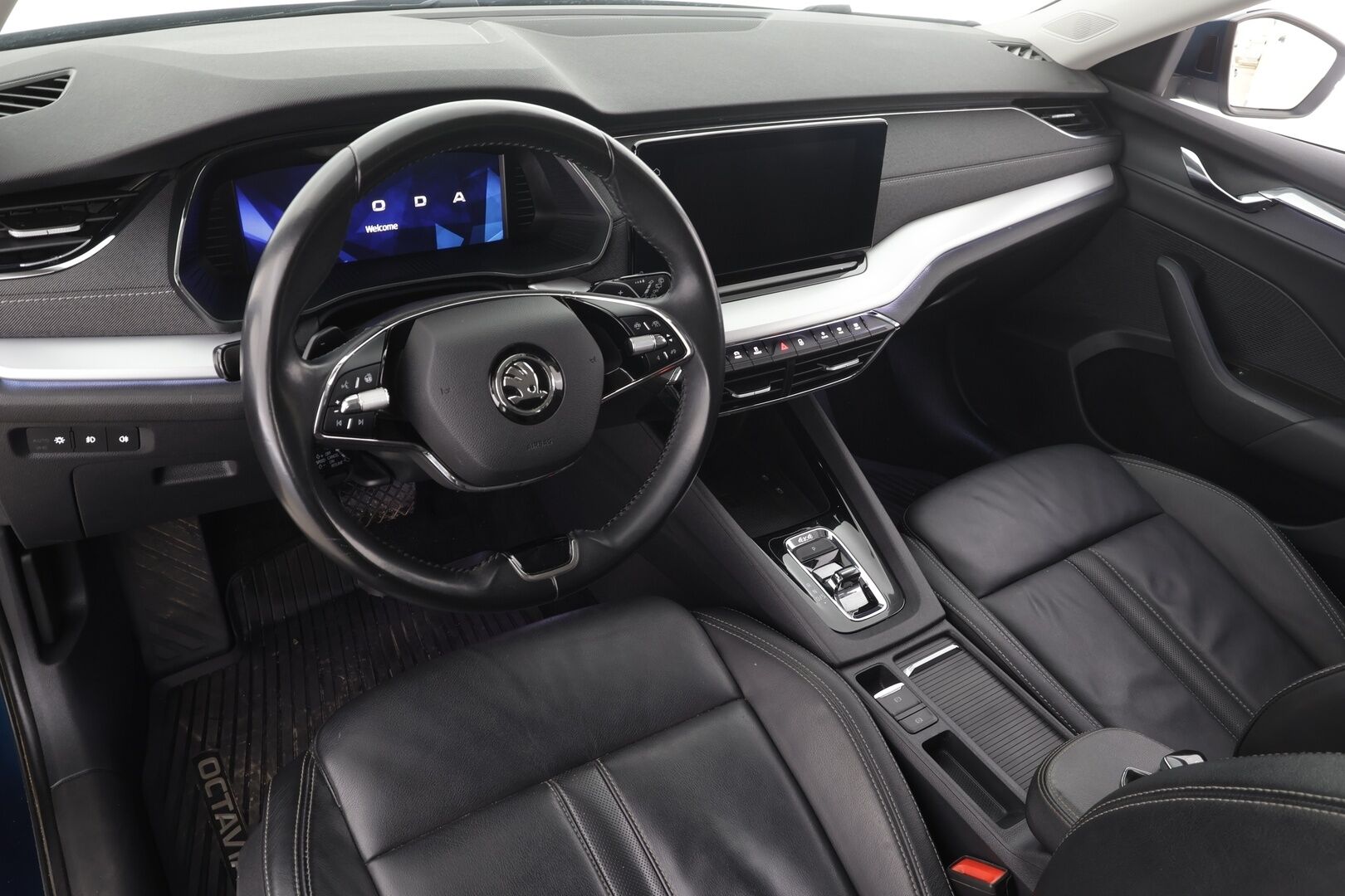 Skoda Octavia 2022 Combi 2.0 TDI 150 4x4 Style DSG * ACC / P.kamera / Matrix LED / Webasto / Koukku / Navi / Nahat / KeylessGo * - 1.Om Suomi-auto / Kahdet renkaat aluvanteilla