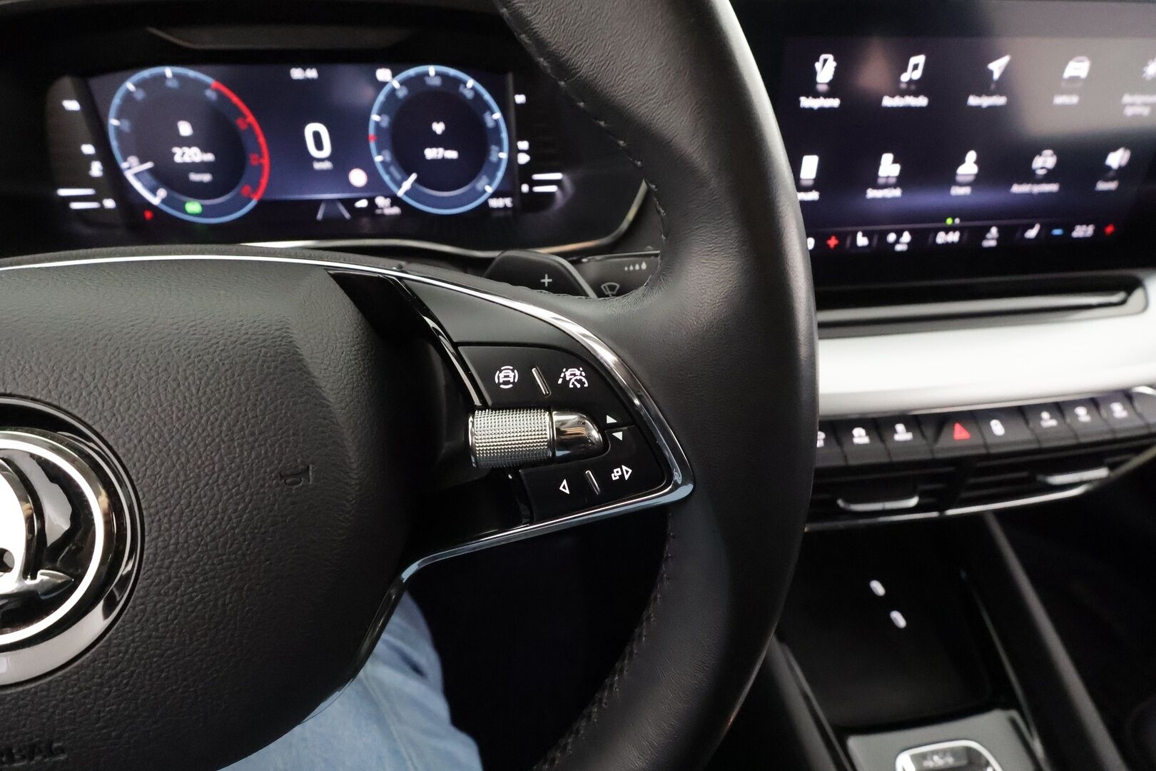 Skoda Octavia 2022 Combi 2.0 TDI 150 4x4 Style DSG * ACC / P.kamera / Matrix LED / Webasto / Koukku / Navi / Nahat / KeylessGo * - 1.Om Suomi-auto / Kahdet renkaat aluvanteilla