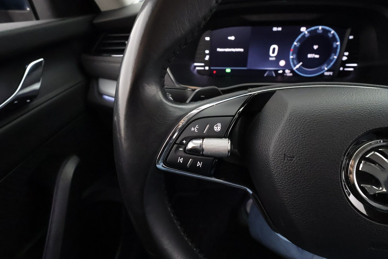 Skoda Octavia 2022 Combi 2.0 TDI 150 4x4 Style DSG * ACC / P.kamera / Matrix LED / Webasto / Koukku / Navi / Nahat / KeylessGo * - 1.Om Suomi-auto / Kahdet renkaat aluvanteilla