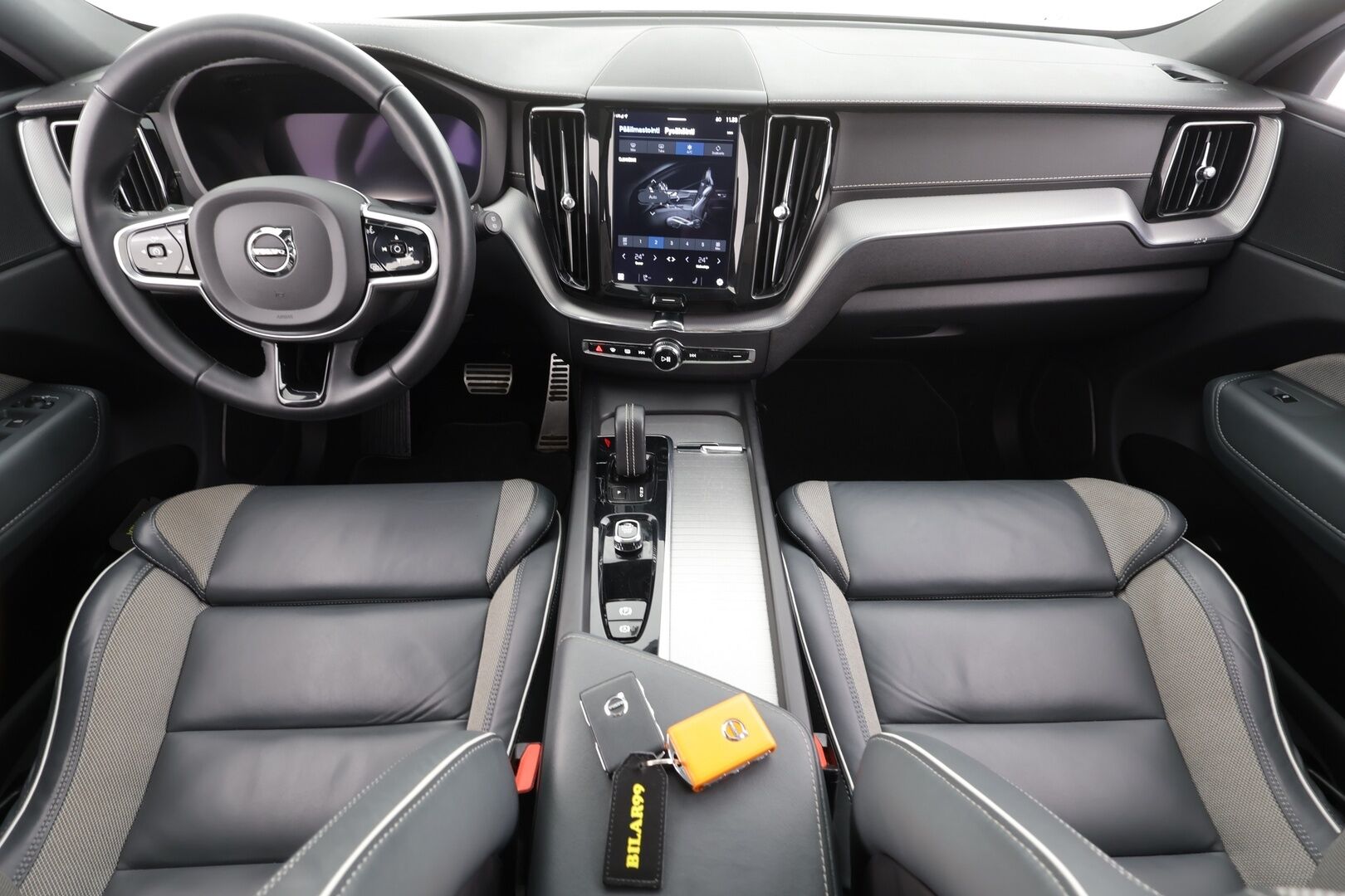 Volvo XC60 2022 T6 TwE AWD Business R-Design Edition aut. * ACC / P.kamera / Panorama / LED / Navi / Muistipenkki / Webasto / Facelift * - 1.Om Suomi-auto / Kahdet renkaat aluvanteilla - Osta nyt, maksa vasta ensi vuonna