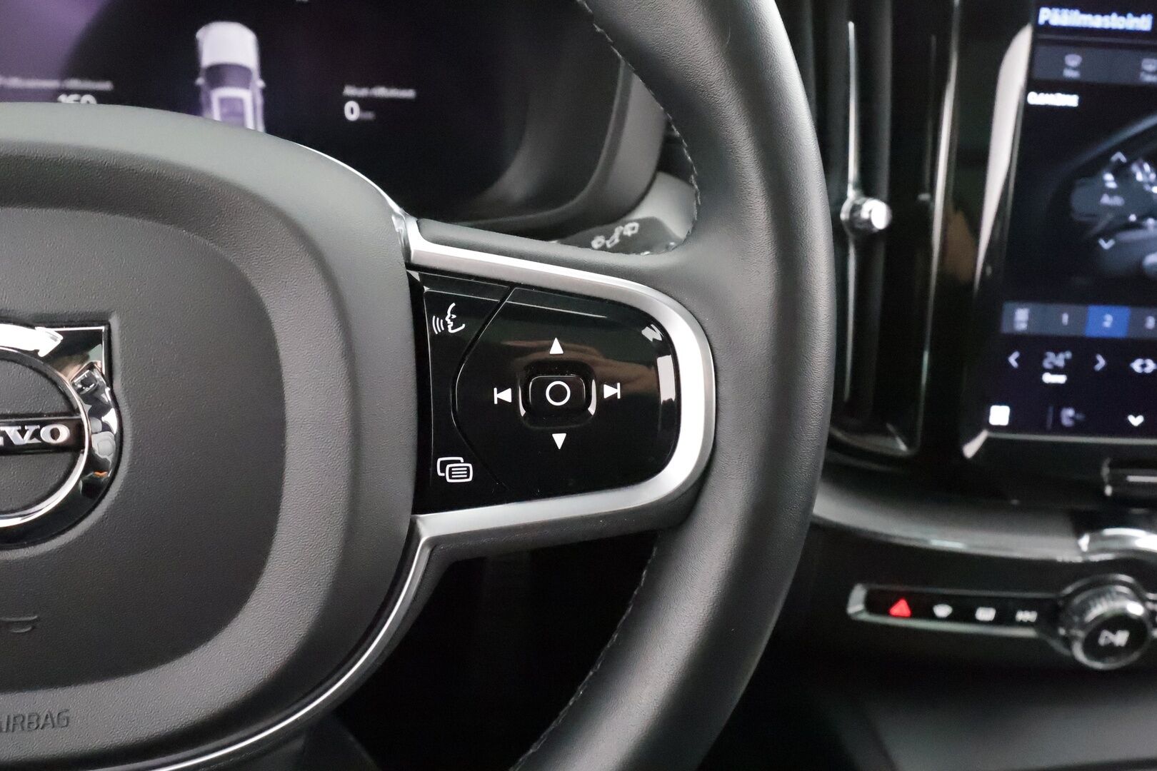 Volvo XC60 2022 T6 TwE AWD Business R-Design Edition aut. * ACC / P.kamera / Panorama / LED / Navi / Muistipenkki / Webasto / Facelift * - 1.Om Suomi-auto / Kahdet renkaat aluvanteilla - Osta nyt, maksa vasta ensi vuonna