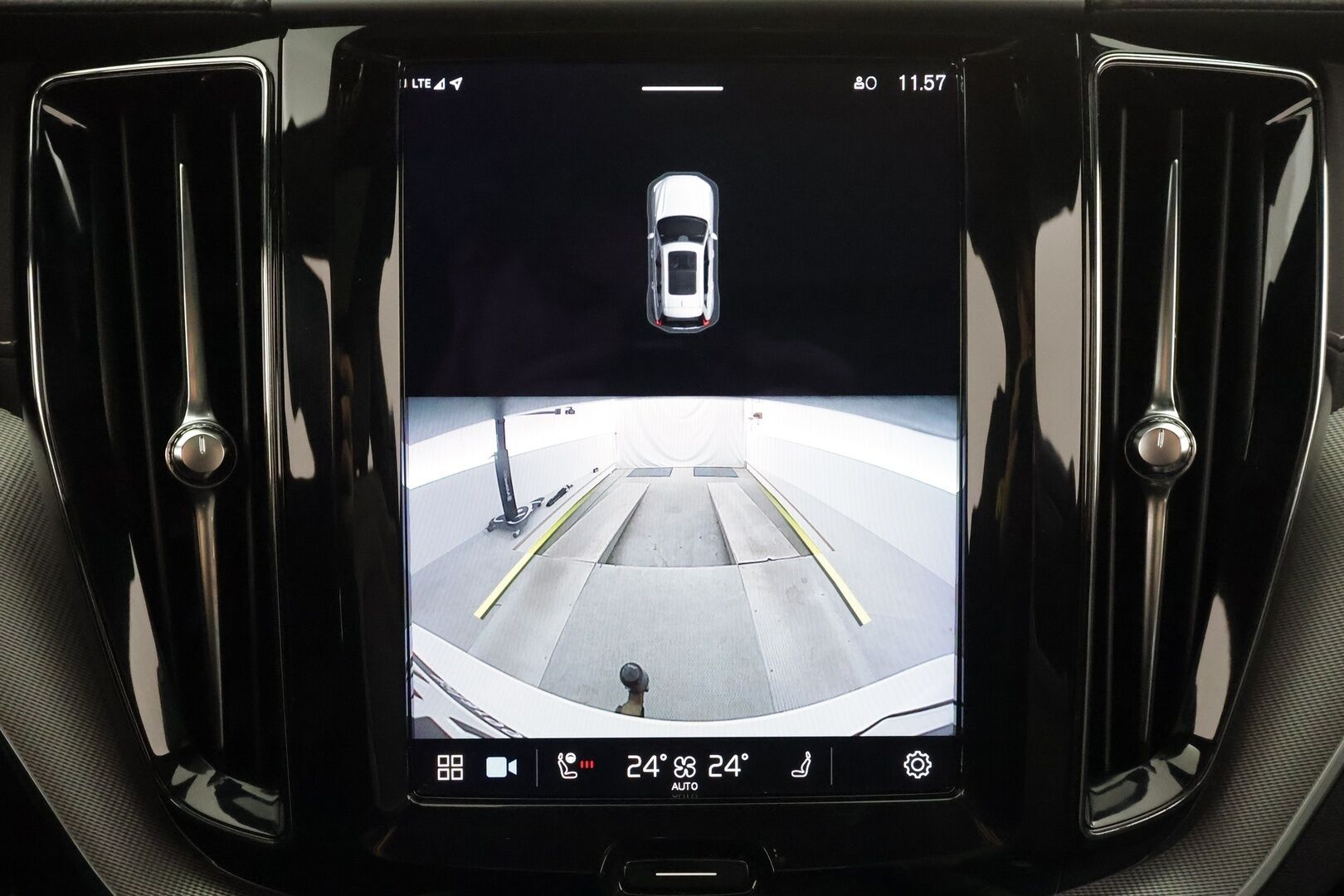 Volvo XC60 2022 T6 TwE AWD Business R-Design Edition aut. * ACC / P.kamera / Panorama / LED / Navi / Muistipenkki / Webasto / Facelift * - 1.Om Suomi-auto / Kahdet renkaat aluvanteilla - Osta nyt, maksa vasta ensi vuonna