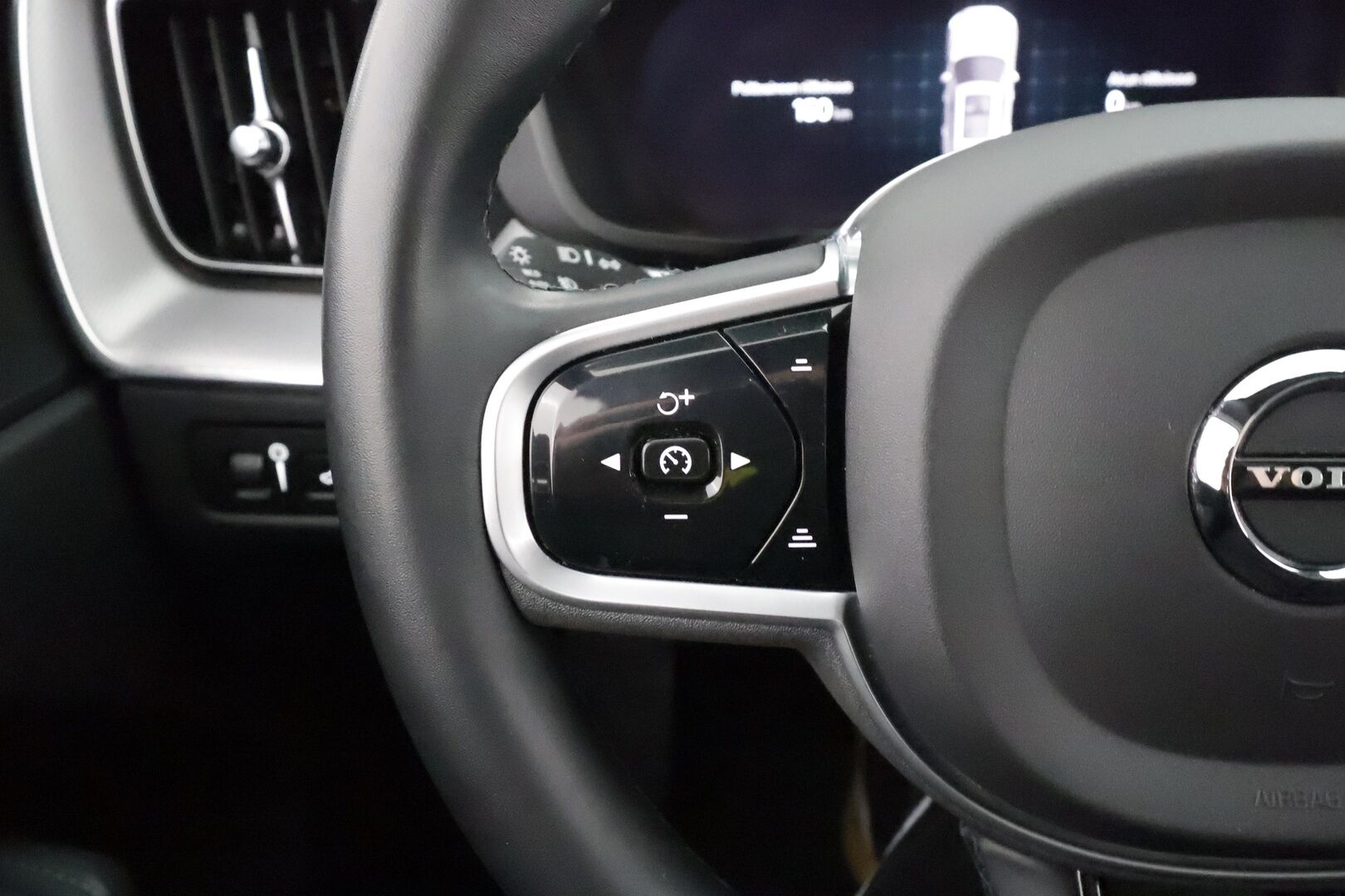 Volvo XC60 2022 T6 TwE AWD Business R-Design Edition aut. * ACC / P.kamera / Panorama / LED / Navi / Muistipenkki / Webasto / Facelift * - 1.Om Suomi-auto / Kahdet renkaat aluvanteilla - Osta nyt, maksa vasta ensi vuonna