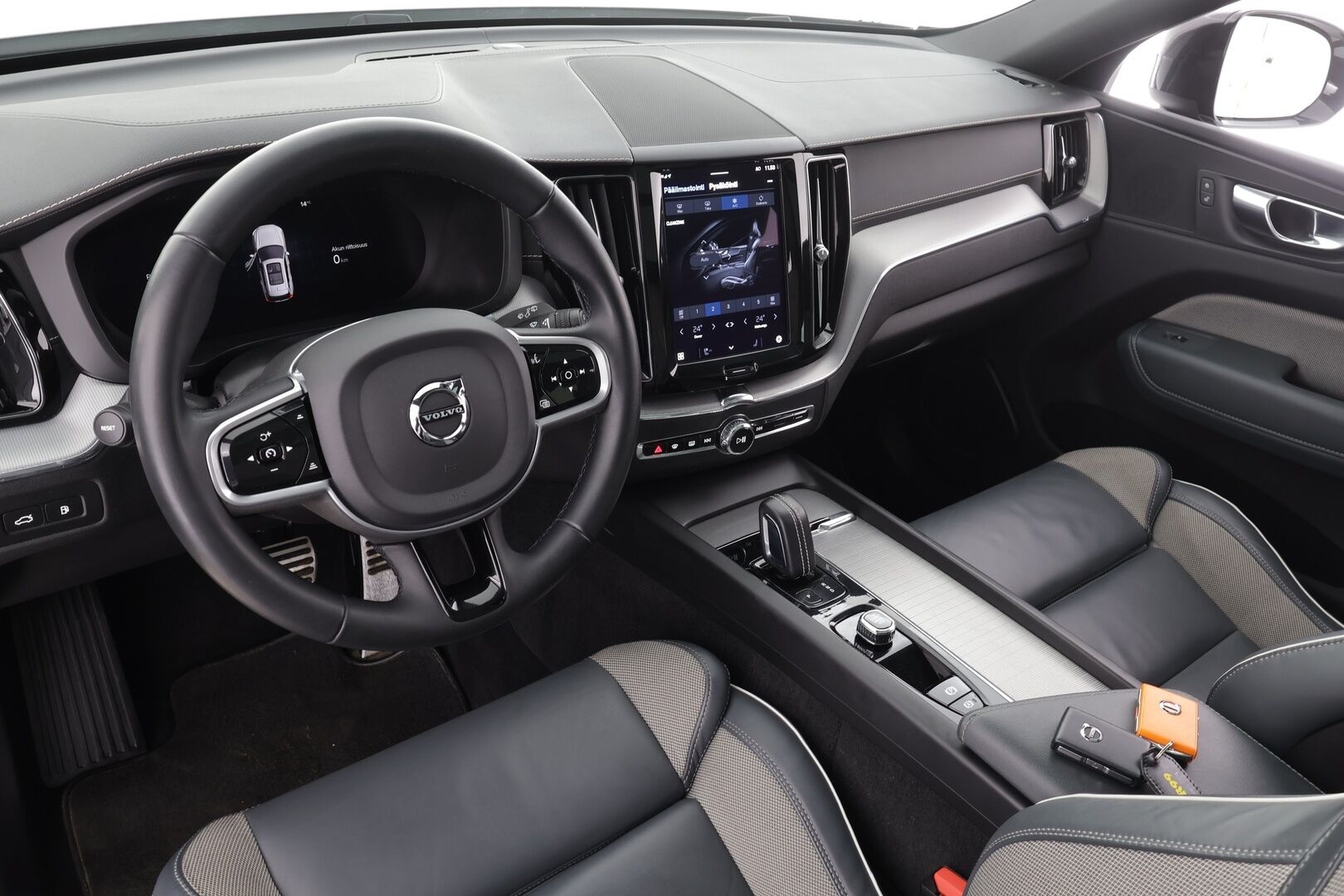 Volvo XC60 2022 T6 TwE AWD Business R-Design Edition aut. * ACC / P.kamera / Panorama / LED / Navi / Muistipenkki / Webasto / Facelift * - 1.Om Suomi-auto / Kahdet renkaat aluvanteilla - Osta nyt, maksa vasta ensi vuonna