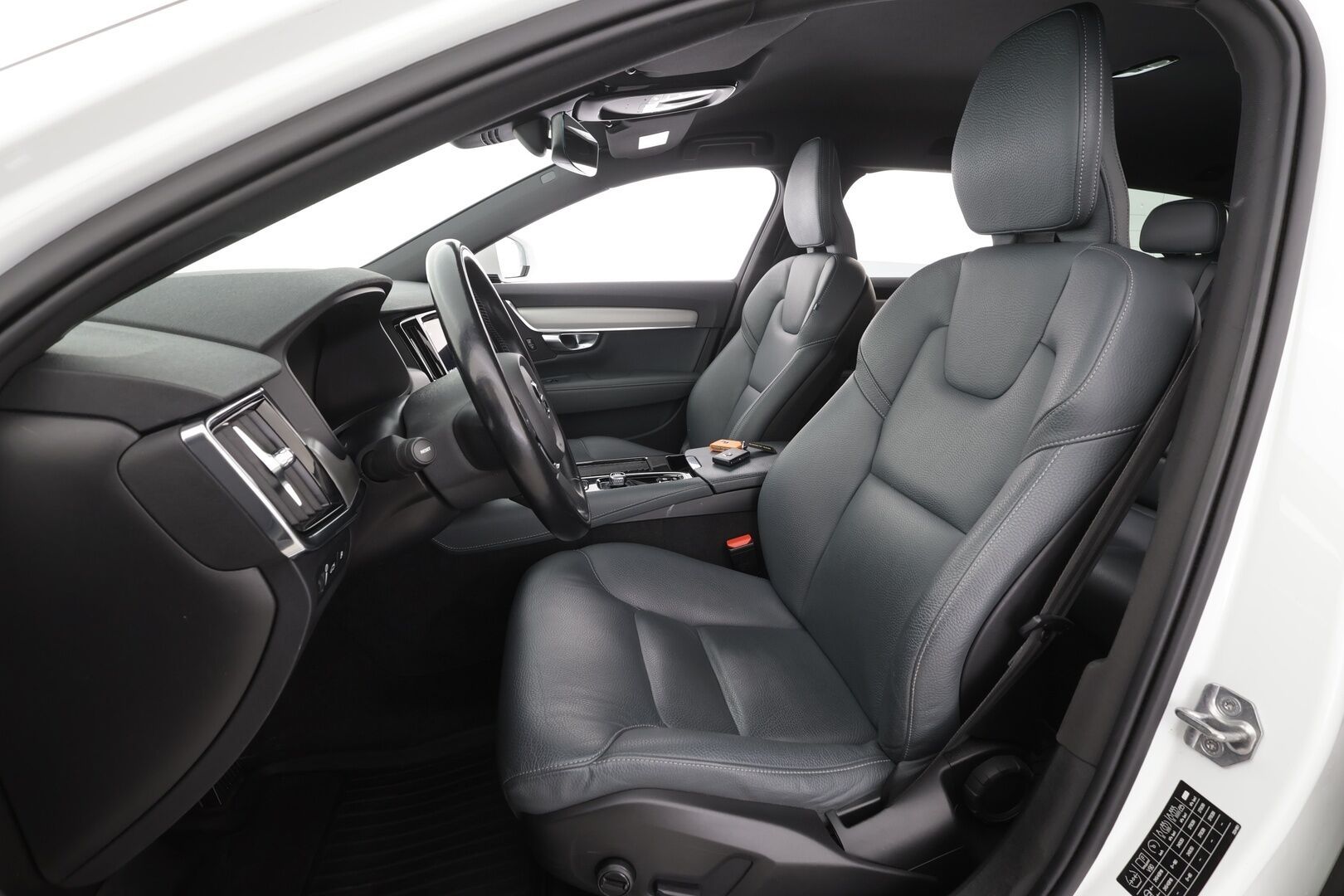 Volvo V90 2022 T6 TwE AWD Inscription Expression aut - | Pilot assist | Webasto | LED | Koukku | P.Kamera | Nahat | Osasähköt | Keyless | Suomi-auto | Kahdet Renkaat |