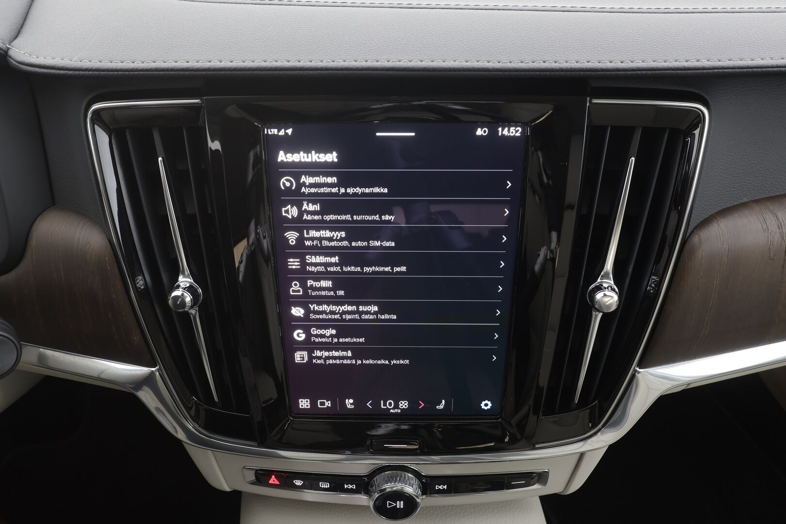 Volvo V90 2022 T6 TwE AWD Business Inscription aut - ACC | Webasto | Harman/Kardon | Sporttinahat muistilla | Kamera | Pilot Assist | BLIS | Keyless | Sähk. takaluukku | Lämm. tuulilasi | Suomi-auto | Kahdet renkaat alumiinivanteilla | ALV |
