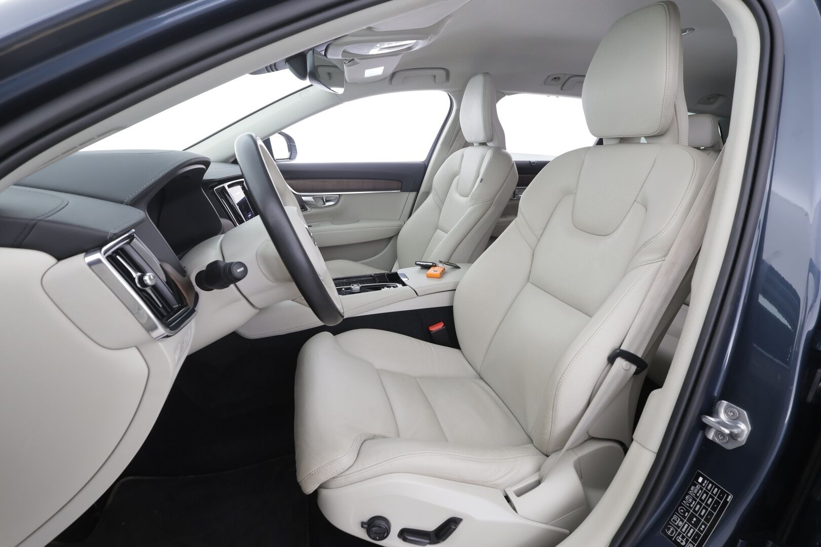 Volvo V90 2022 T6 TwE AWD Business Inscription aut - ACC | Webasto | Harman/Kardon | Sporttinahat muistilla | Kamera | Pilot Assist | BLIS | Keyless | Sähk. takaluukku | Lämm. tuulilasi | Suomi-auto | Kahdet renkaat alumiinivanteilla | ALV |