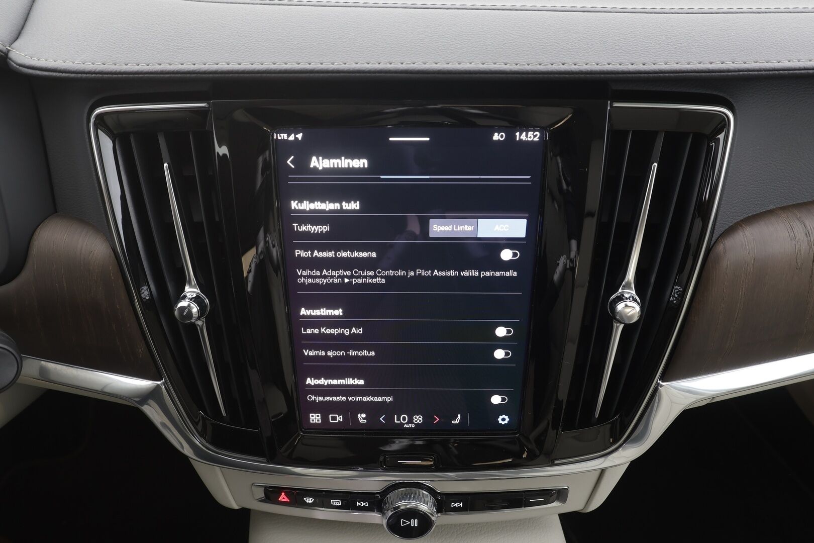 Volvo V90 2022 T6 TwE AWD Business Inscription aut - ACC | Webasto | Harman/Kardon | Sporttinahat muistilla | Kamera | Pilot Assist | BLIS | Keyless | Sähk. takaluukku | Lämm. tuulilasi | Suomi-auto | Kahdet renkaat alumiinivanteilla | ALV |