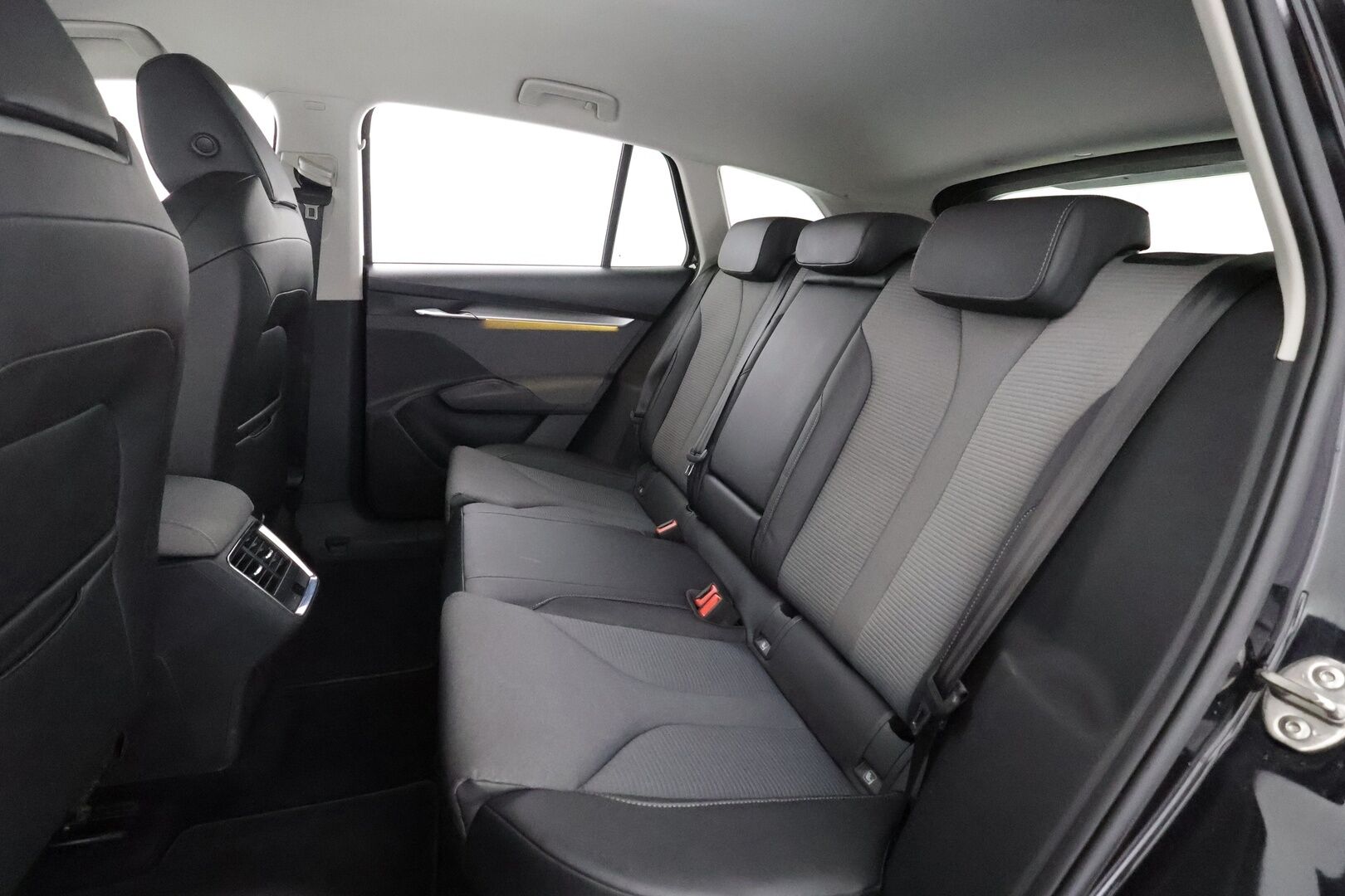 Skoda Enyaq 2022 80 Launch Edition iV - | ILP | ACC | LED | P.Kamera | Navi | Kaistavahti | Keyless | 1-om Suomi-auto | Kahdet renkaat | Merkkihuollot |