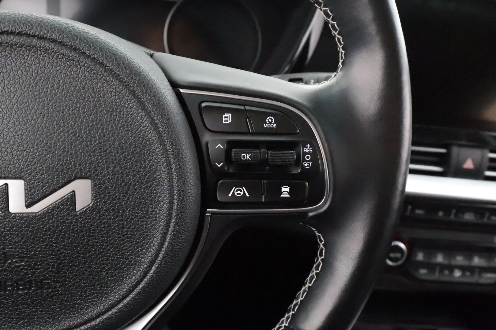 Kia Niro Electric 2022 EX 64 kWh 204 hv - | ACC | ILP | LED | Puolinahat | P.kamera | Lane Assist | Navi | Keyless | Lämm. ratti | Ambient light | Apple & Android | 2x renkaat aluin | Suomiauto |