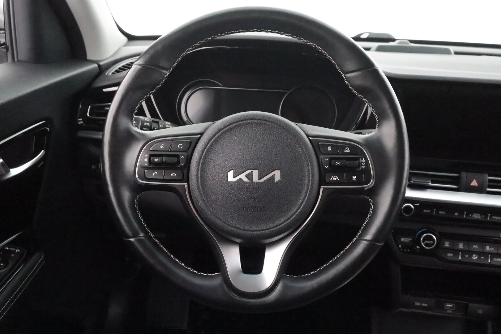 Kia Niro Electric 2022 EX 64 kWh 204 hv - | ACC | ILP | LED | Puolinahat | P.kamera | Lane Assist | Navi | Keyless | Lämm. ratti | Ambient light | Apple & Android | 2x renkaat aluin | Suomiauto |
