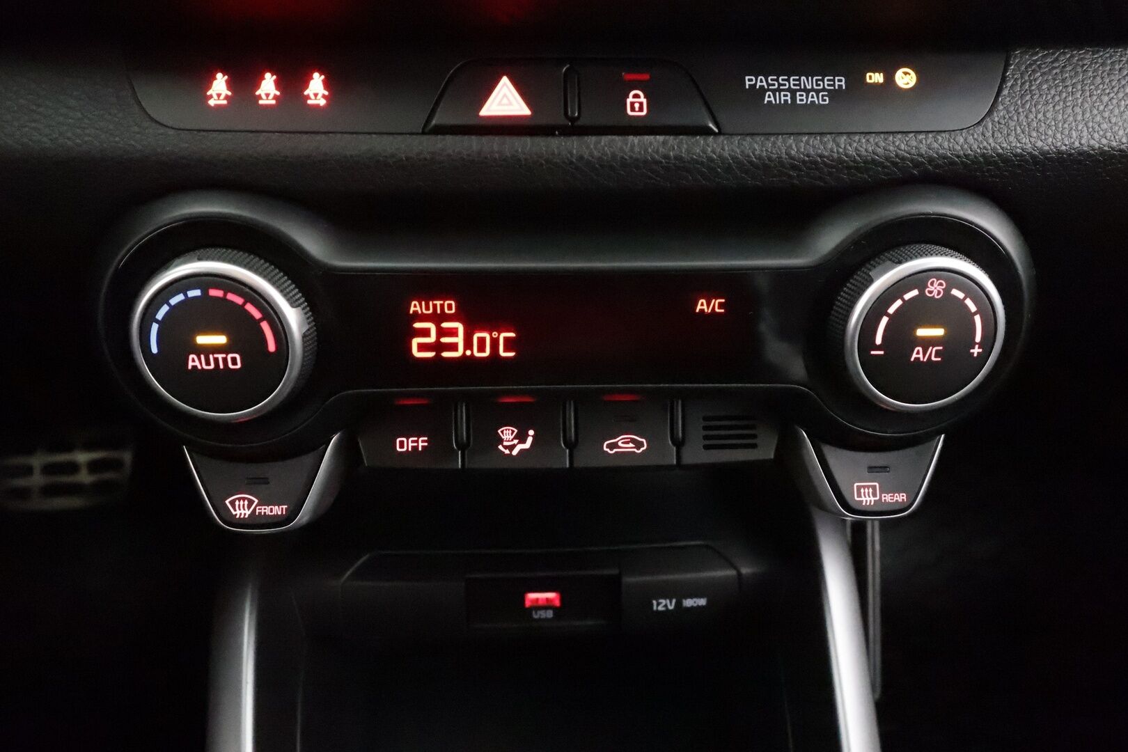 Kia Stonic 2022 1,0 T-GDI Mild-Hybrid 120hv GT-Line DCT * ACC / LED / P.Kamera / Sisätilanlämmitin / Navi / Keyless * - Suomi-auto / Merkkihuollot / Kahdet renkaat aluvanteilla