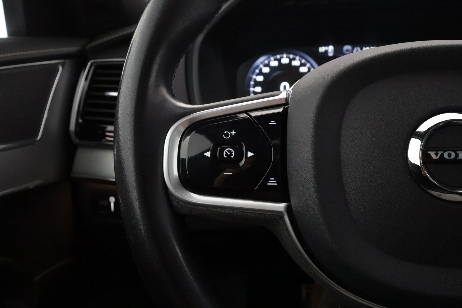 Volvo XC90 2022 T8 TwE AWD R-Design aut - | ACC | Webasto | Koukku | Panorama | Sporttipenkit muistilla | Nahka-alcantara | P.kamera | BLIS | Pilot Assist | Keyless | 1-om suomiauto | ALV | 
