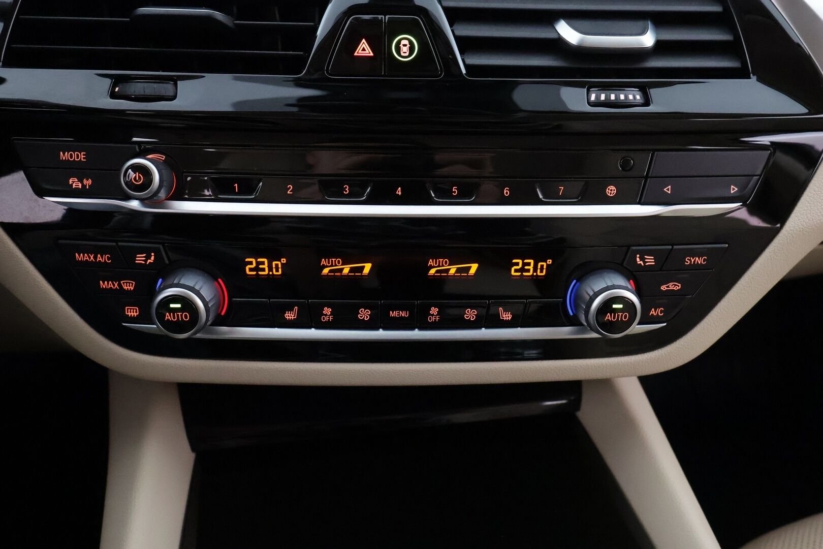 BMW 530 2022 G31 Touring 530e xDrive A Charged Edition - 3,99 % KORKOTARJOUS TÄHÄN AUTOON - 1.Om Suomi-auto / Adapt.Vakkari / Nahkasisusta / P.kamera / Comfort access 