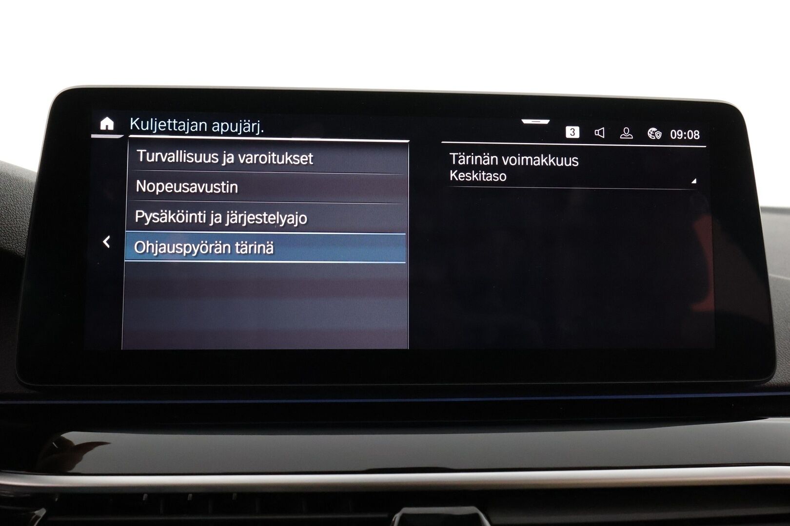 BMW 530 2022 G31 Touring 530e xDrive A Charged Edition - 3,99 % KORKOTARJOUS TÄHÄN AUTOON - 1.Om Suomi-auto / Adapt.Vakkari / Nahkasisusta / P.kamera / Comfort access 