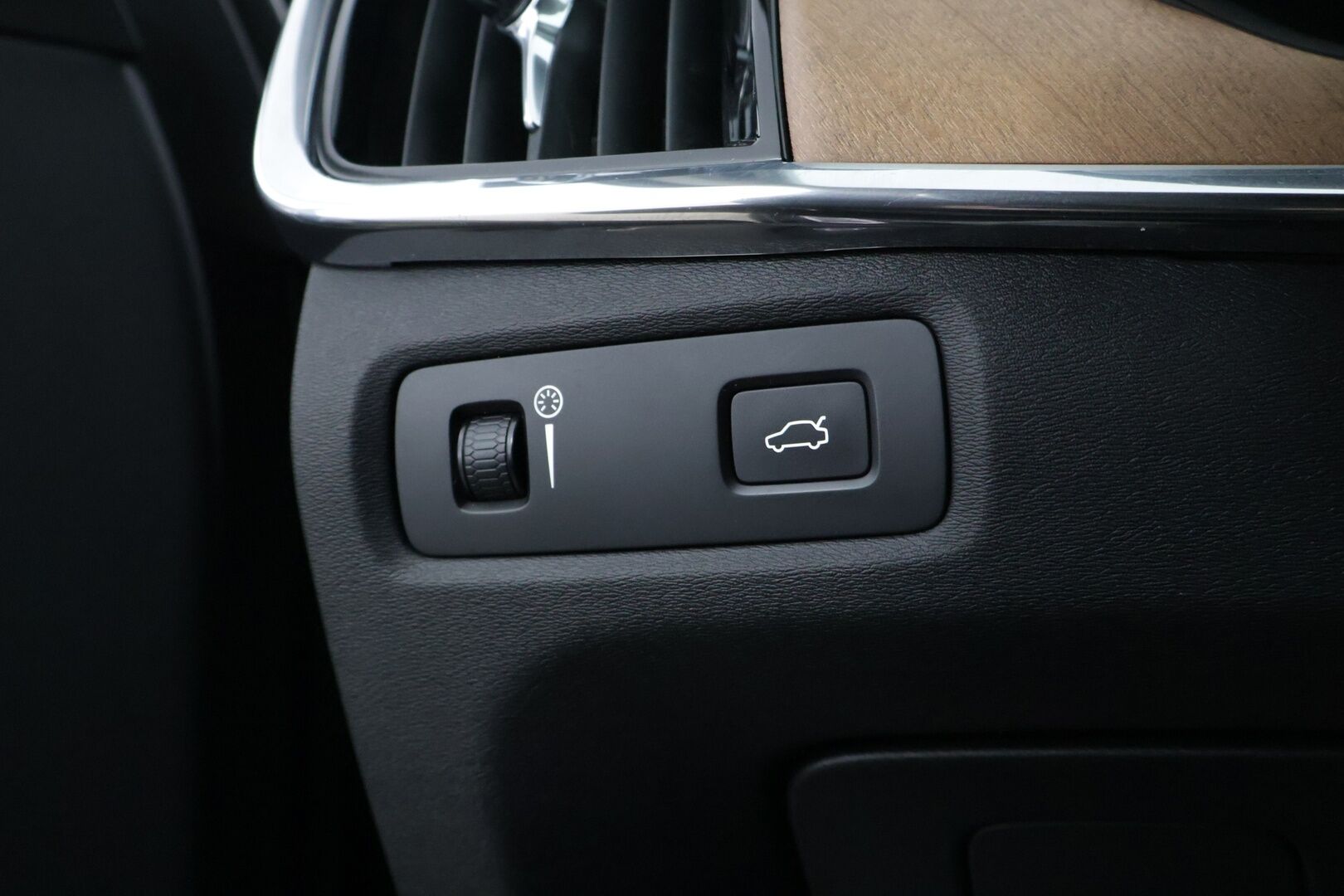 Volvo S90 2018 D4 Inscription aut - * Hyvillä varusteilla / Nahkasisusta / Lämmitettävä tuulilasi / BLIS / Sähköiset penkit muistilla / Peruutuskamera *