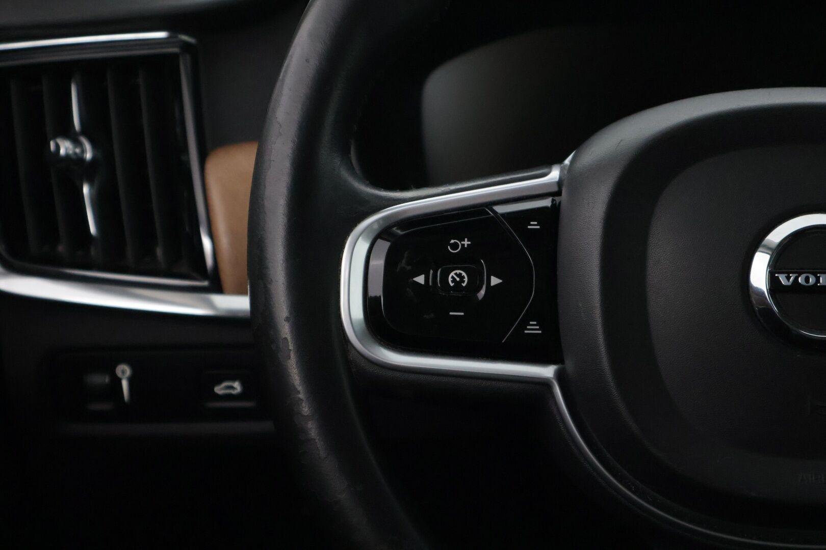 Volvo S90 2018 D4 Inscription aut - * Hyvillä varusteilla / Nahkasisusta / Lämmitettävä tuulilasi / BLIS / Sähköiset penkit muistilla / Peruutuskamera *