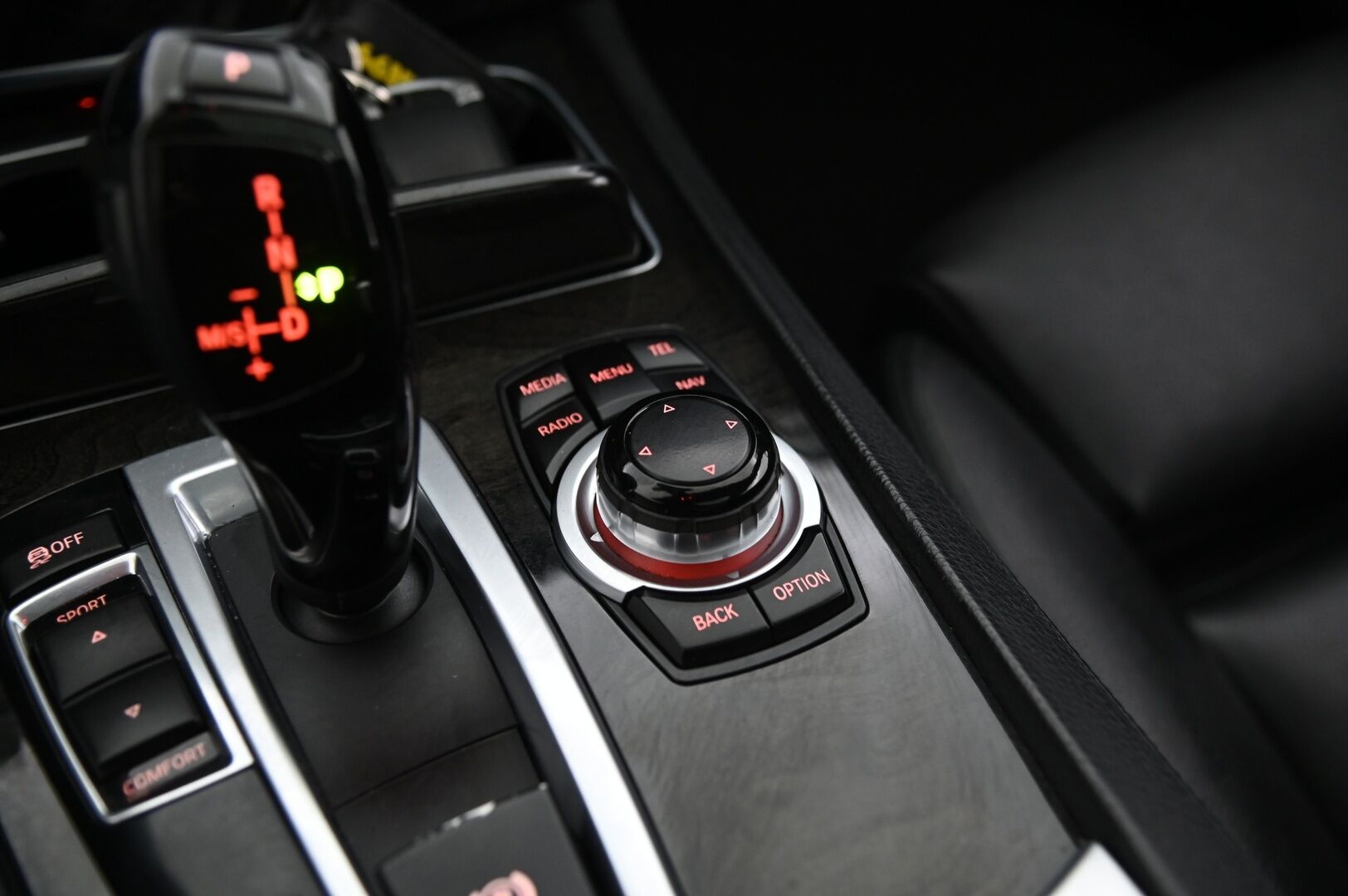 BMW 750d 2013 F02 Sedan 750dL TwinPower Turbo A xDrive M-Sport*HUD / ACC / Digimittaristo / kattoluukku / - *Webasto / Hifi / Soft Close* - HULLUT AVAJAISHULINAT KORKOTARJOUS 3,29 %