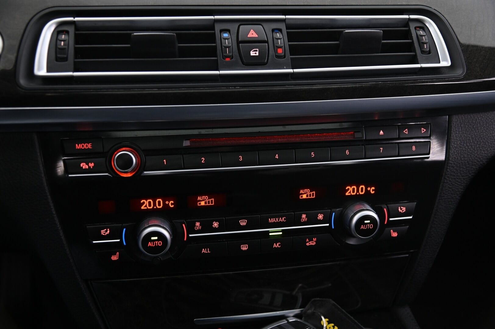 BMW 750d 2013 F02 Sedan 750dL TwinPower Turbo A xDrive M-Sport*HUD / ACC / Digimittaristo / kattoluukku / - *Webasto / Hifi / Soft Close* - HULLUT AVAJAISHULINAT KORKOTARJOUS 3,29 %