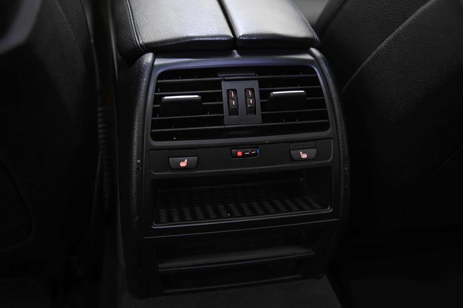 BMW 750d 2013 F02 Sedan 750dL TwinPower Turbo A xDrive M-Sport*HUD / ACC / Digimittaristo / kattoluukku / - *Webasto / Hifi / Soft Close* - HULLUT AVAJAISHULINAT KORKOTARJOUS 3,29 %